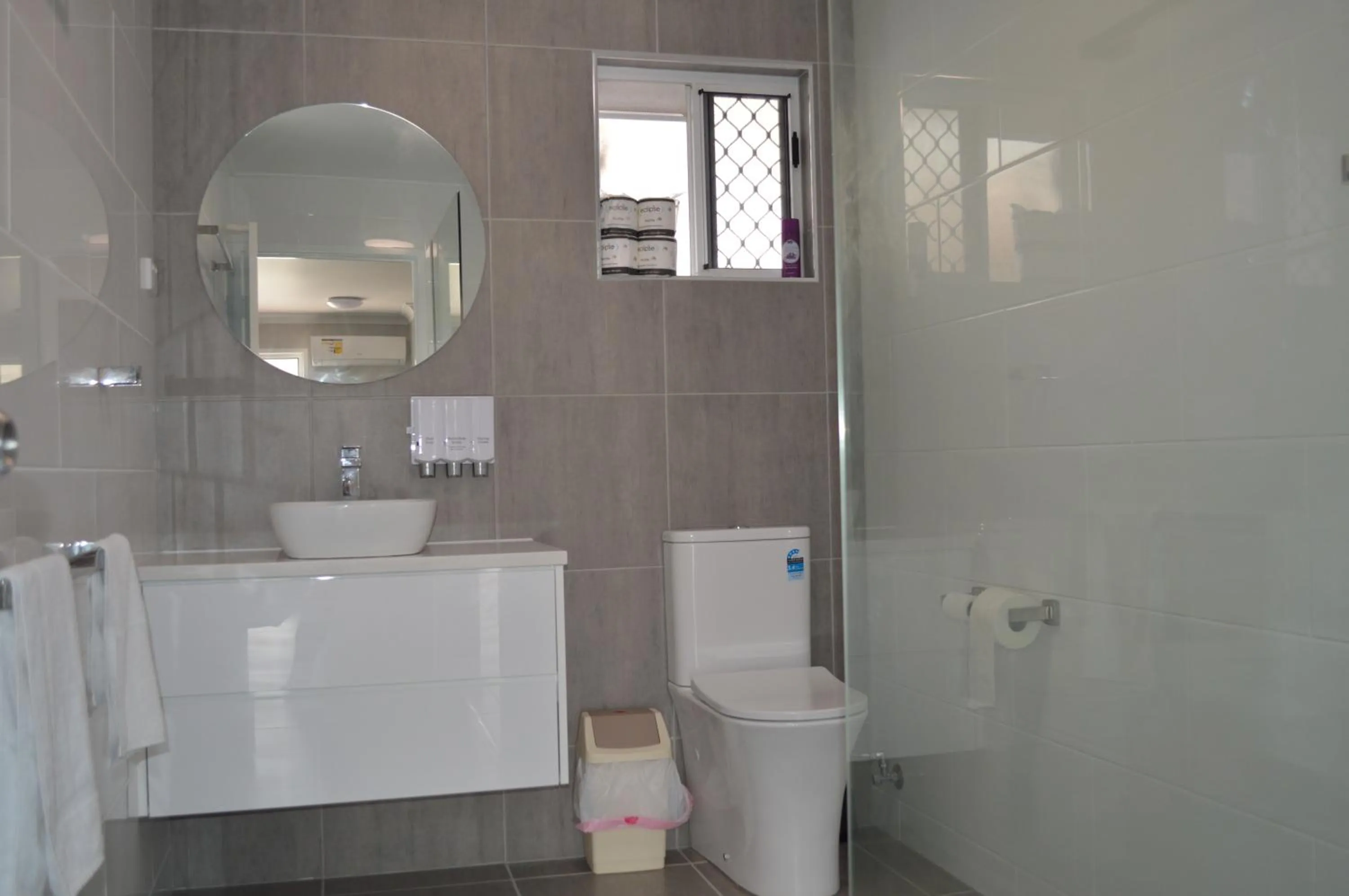 Bathroom in Monte Carlo Motor Inn