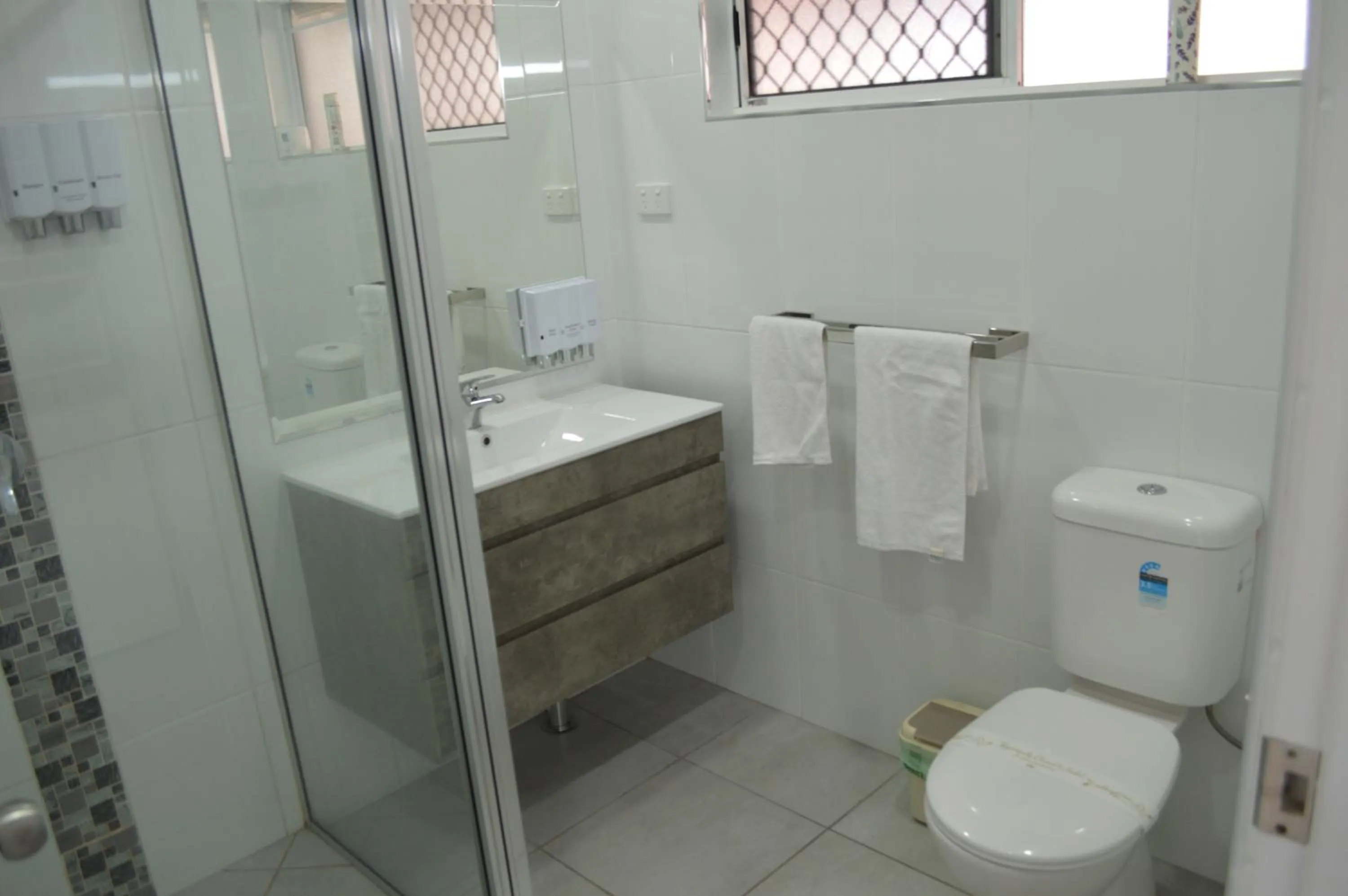 Bathroom in Monte Carlo Motor Inn