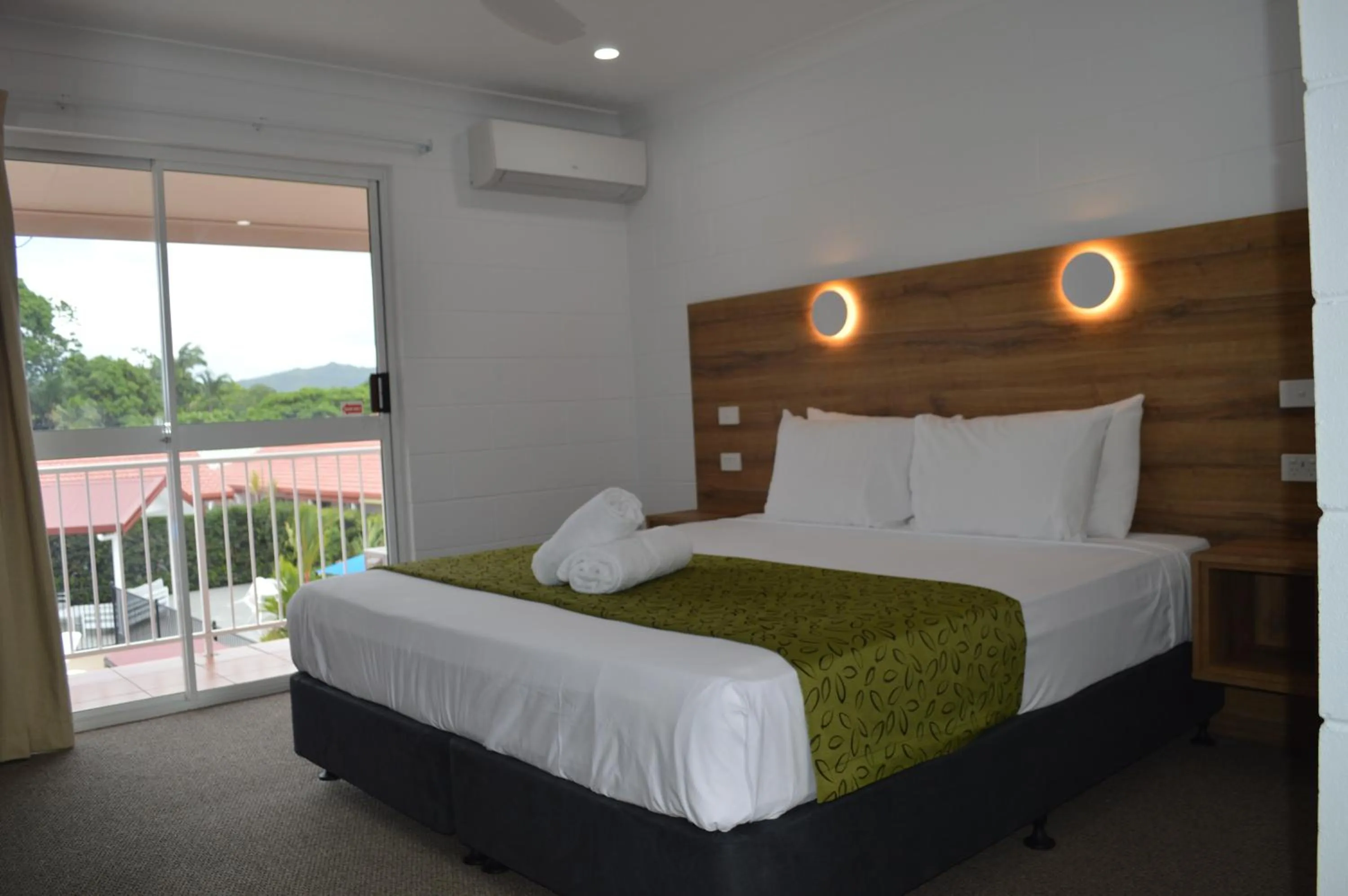 Bed in Monte Carlo Motor Inn