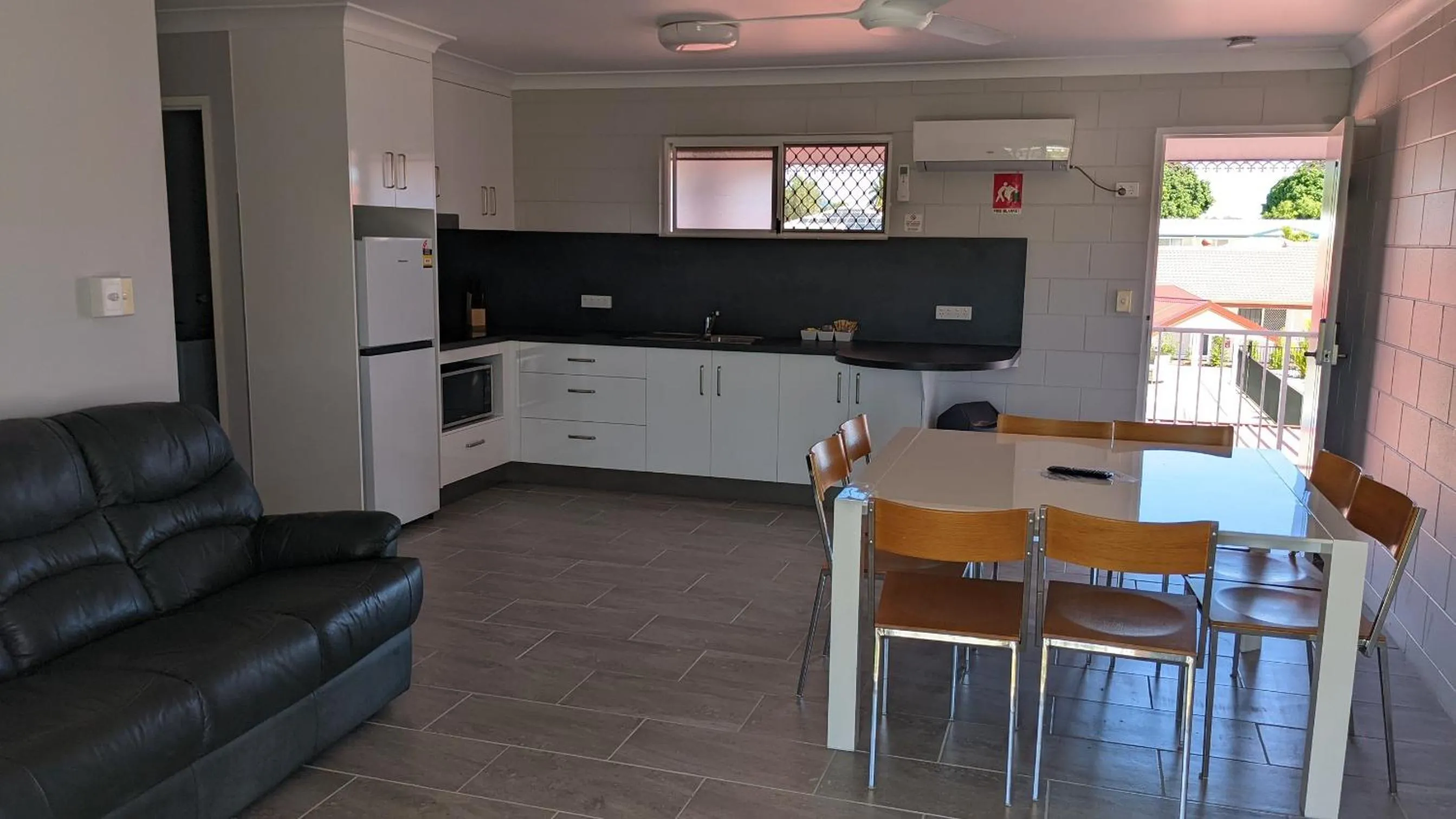 Kitchen or kitchenette in Monte Carlo Motor Inn