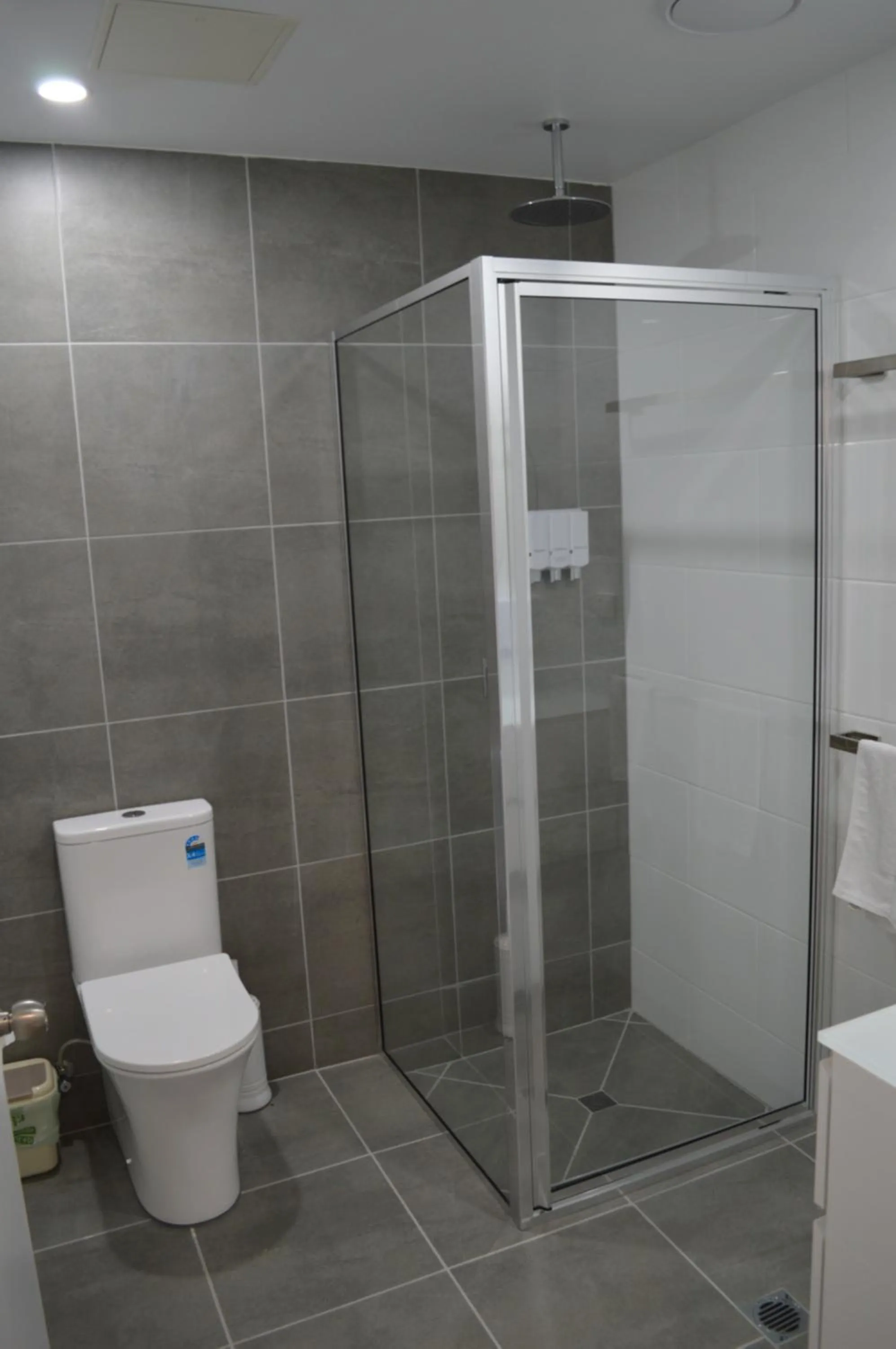 Bathroom in Monte Carlo Motor Inn