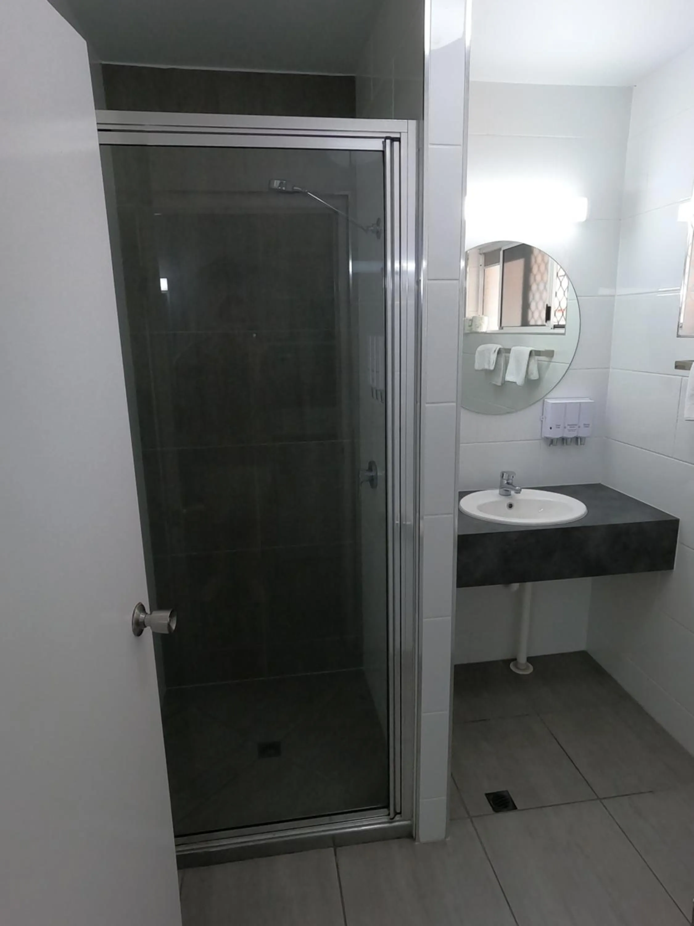 Shower in Monte Carlo Motor Inn