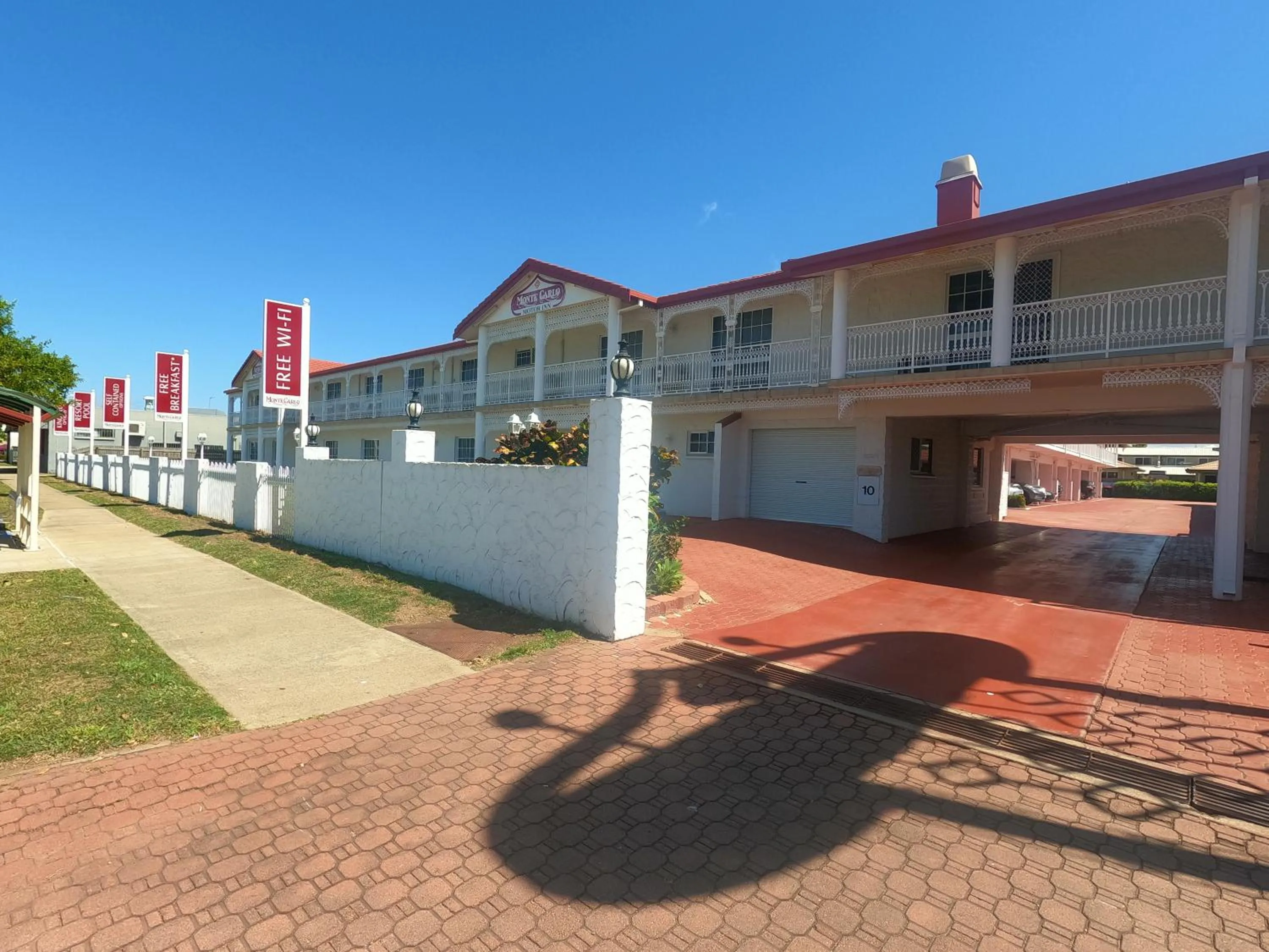 Property building in Monte Carlo Motor Inn