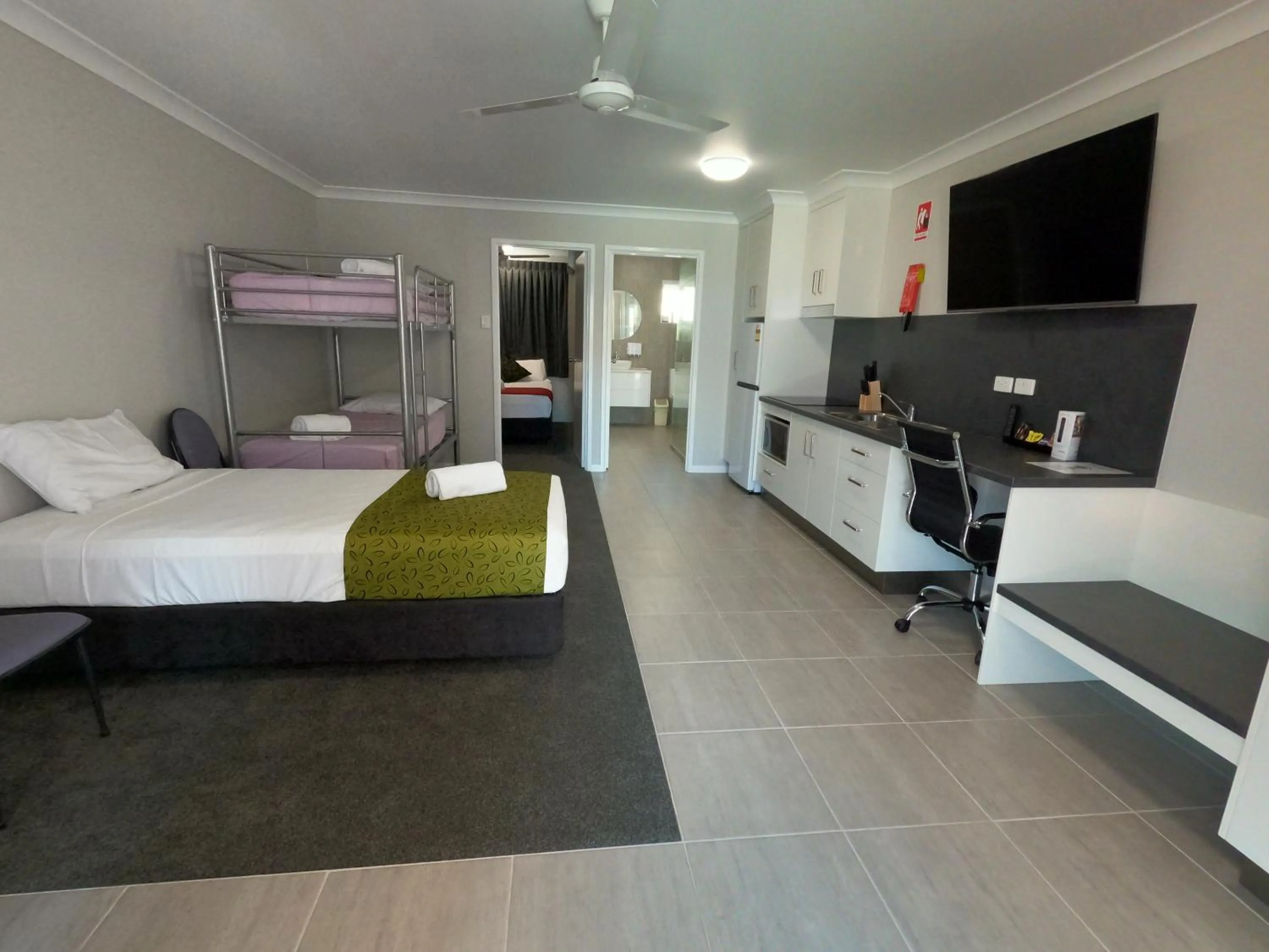 Living room, Bed in Monte Carlo Motor Inn