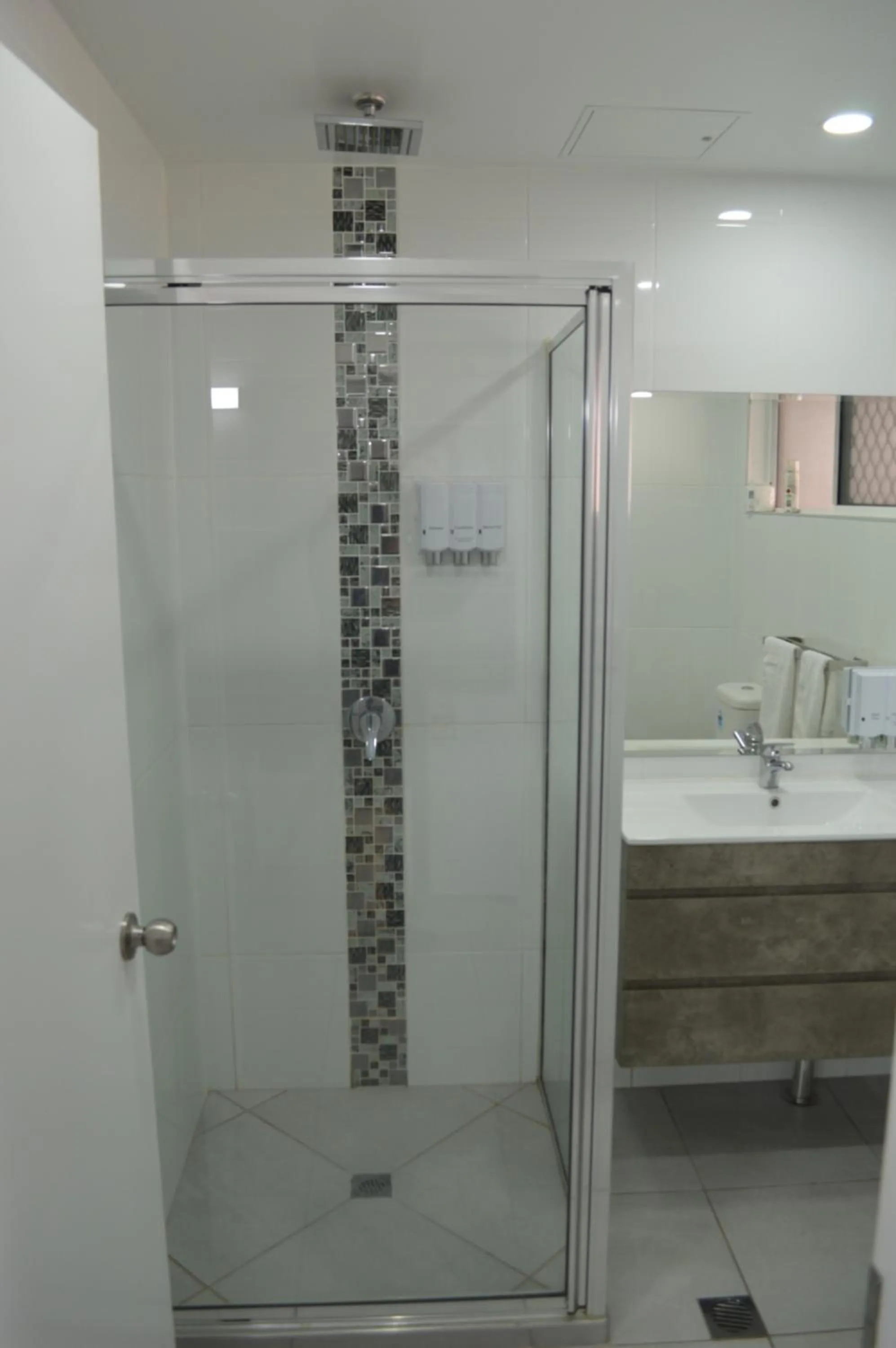 Shower in Monte Carlo Motor Inn