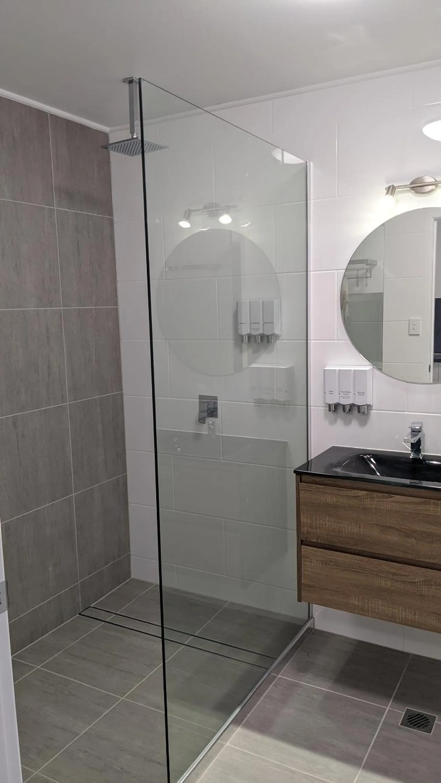 Bathroom in Monte Carlo Motor Inn