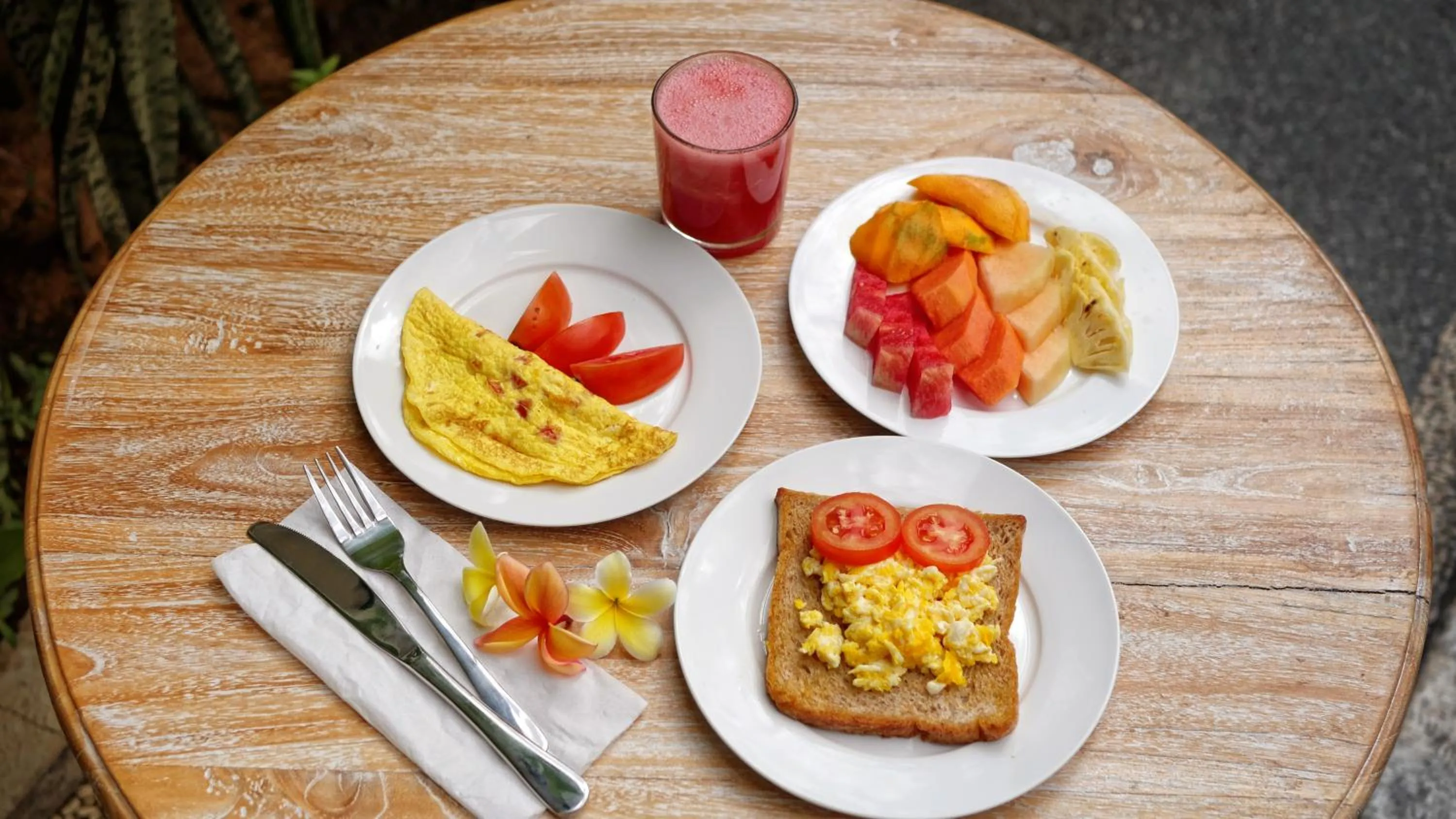 Breakfast in Suweta Homestay with Private Pool by Supala