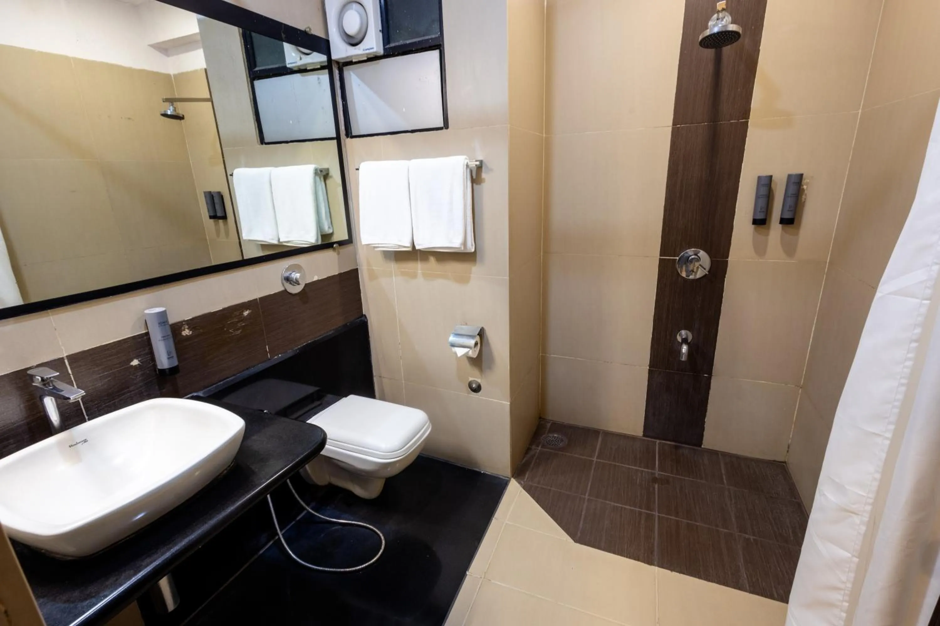 Shower in Forest Keys By VYDA