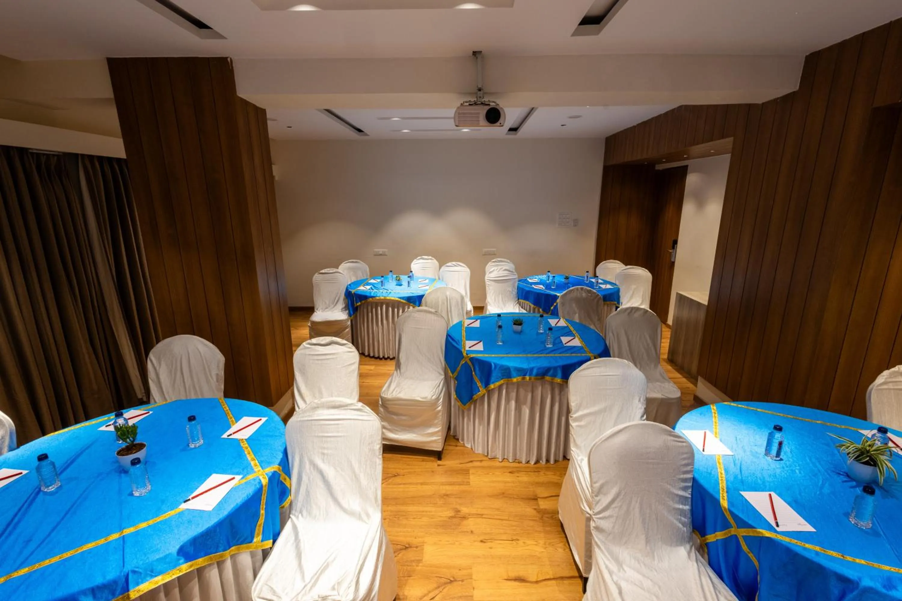 Meeting/conference room in Forest Keys By VYDA