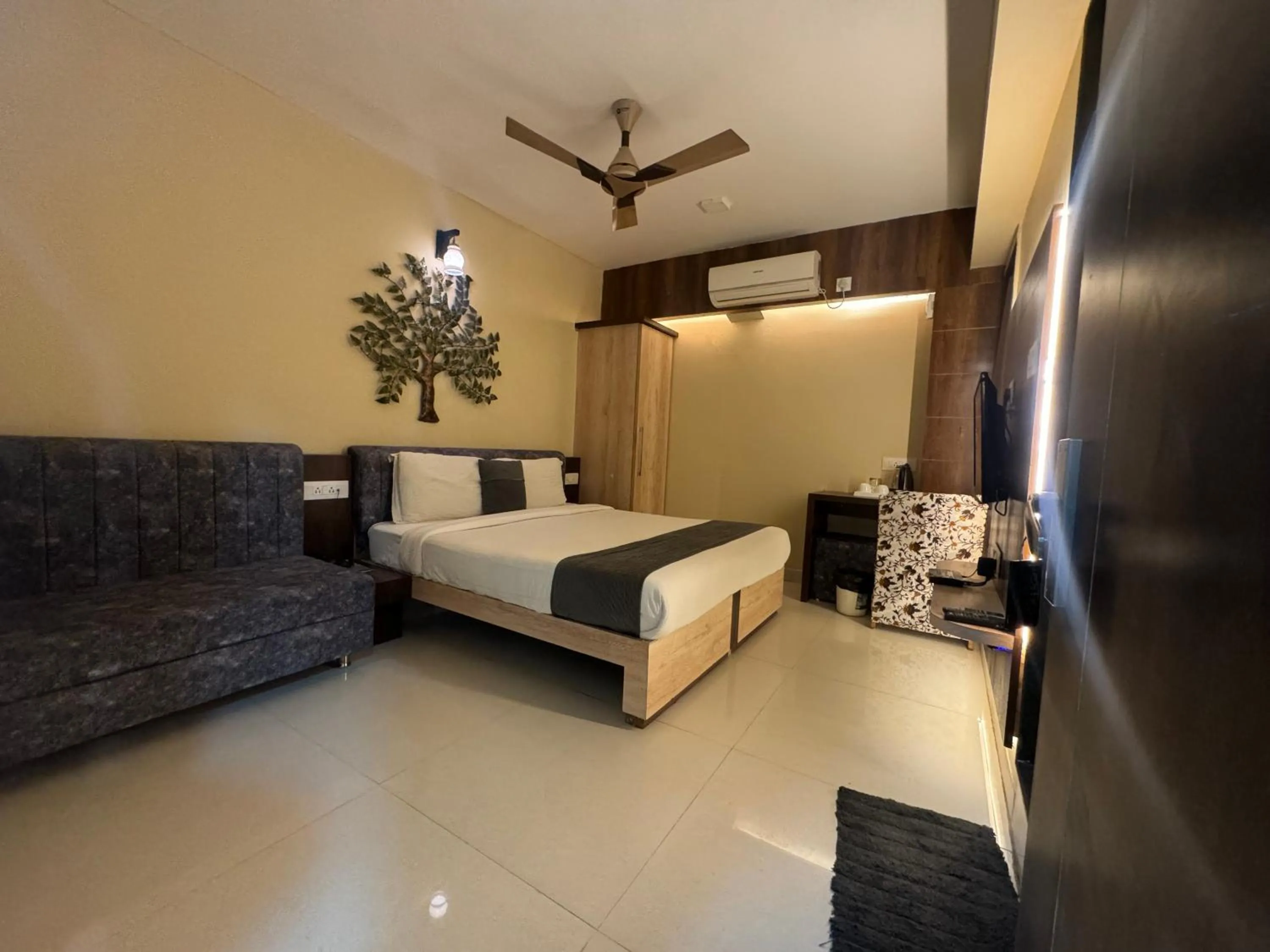 The Tripti Hotel & Banquets