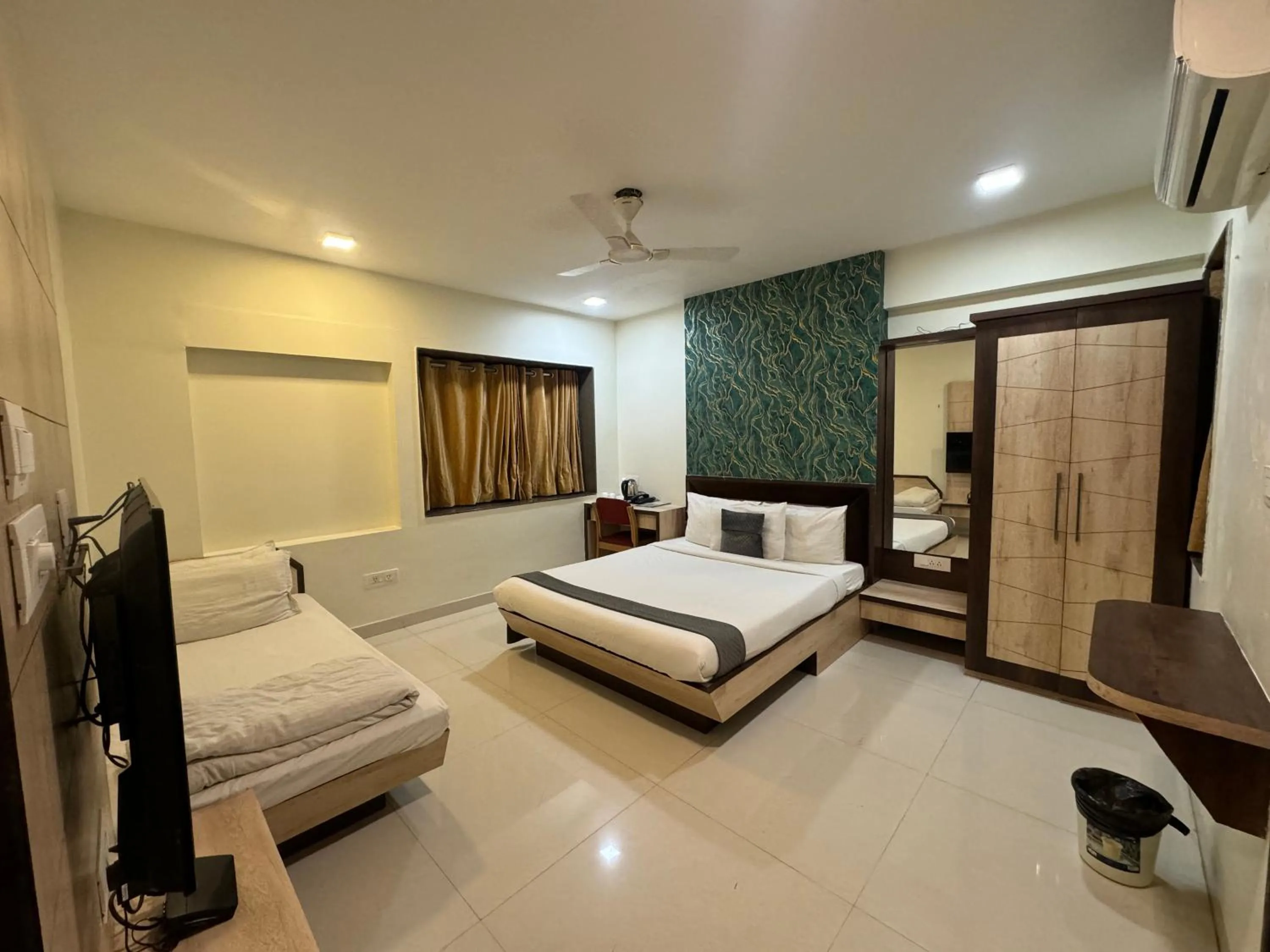 The Tripti Hotel & Banquets