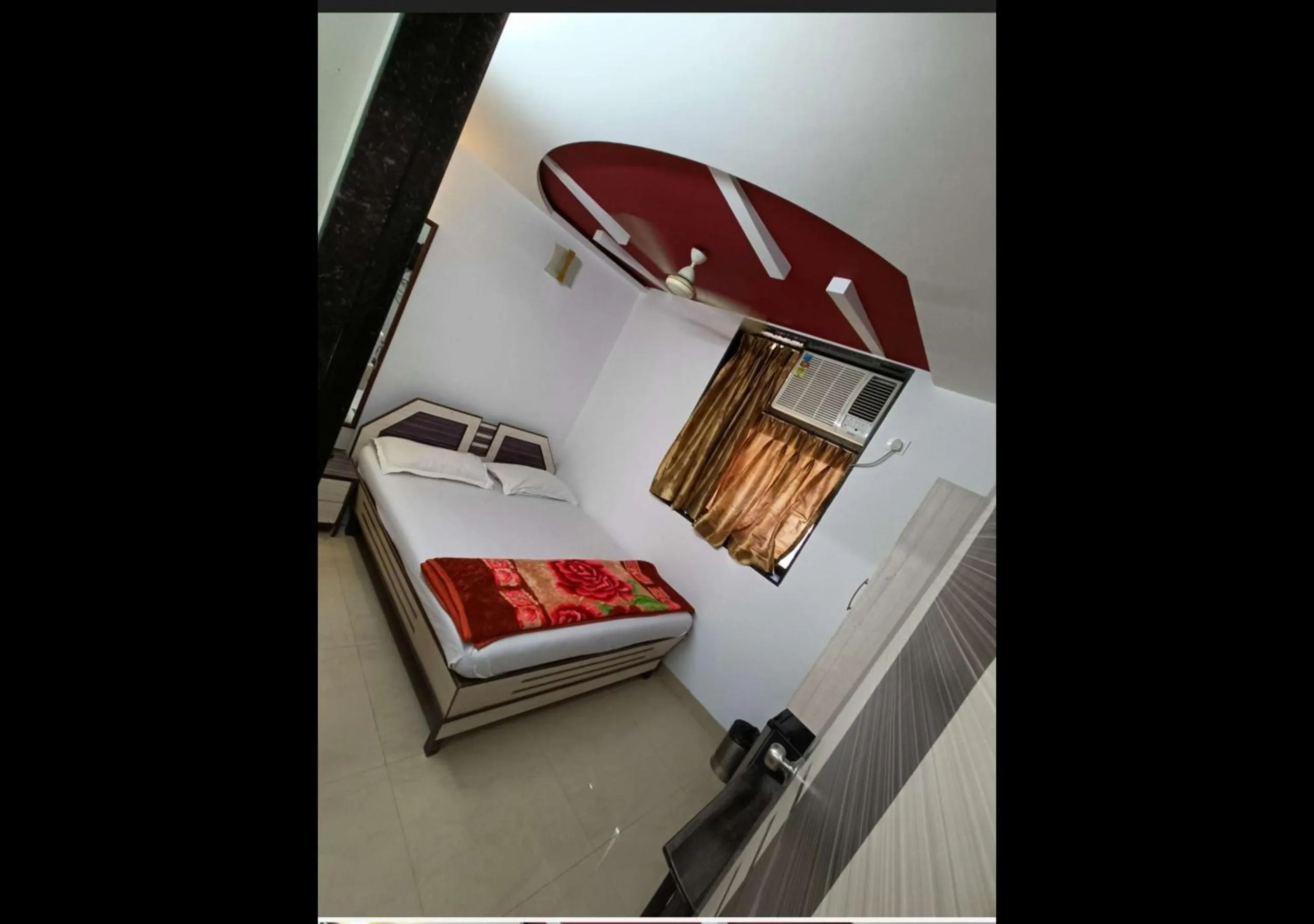 Bed in Hotel Broadway Colaba