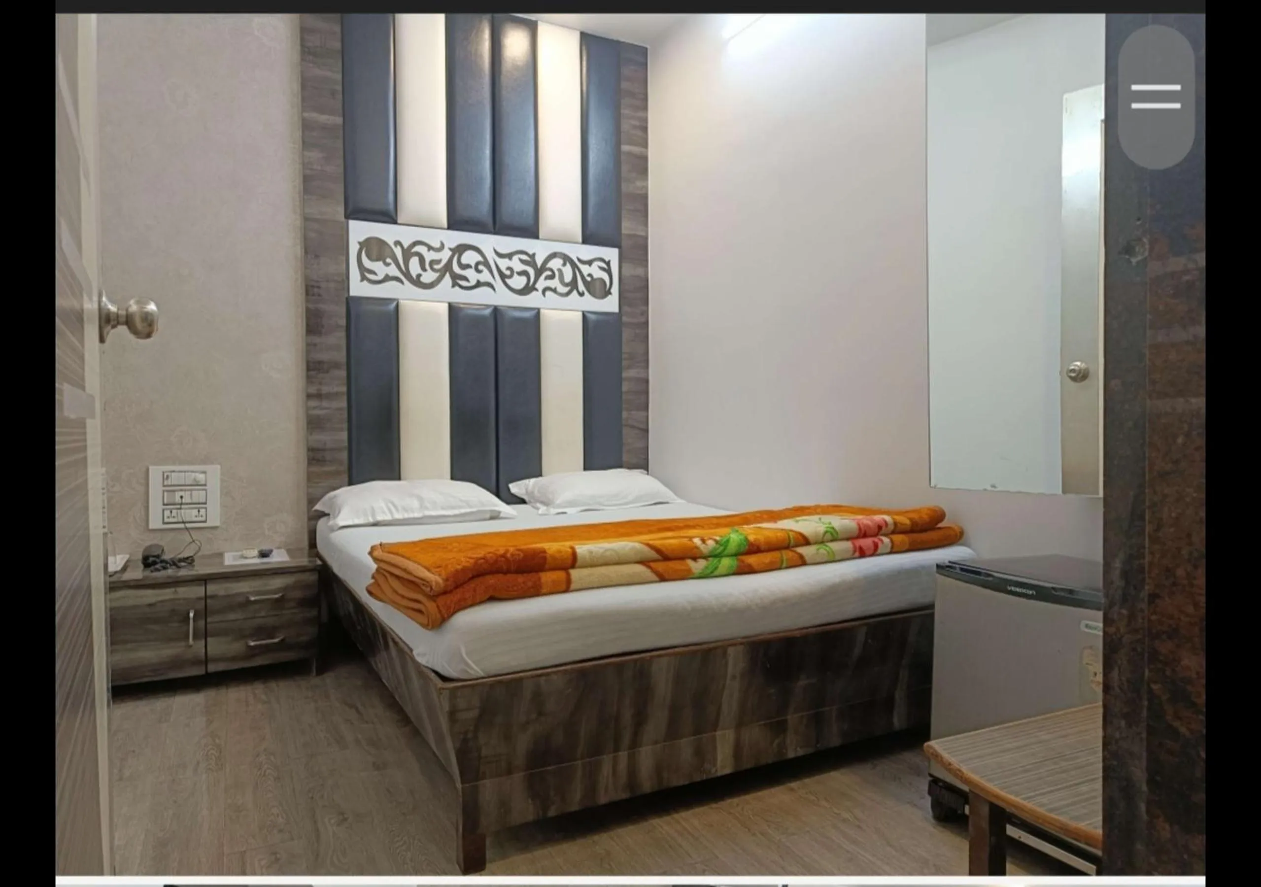 Bed in Hotel Broadway Colaba