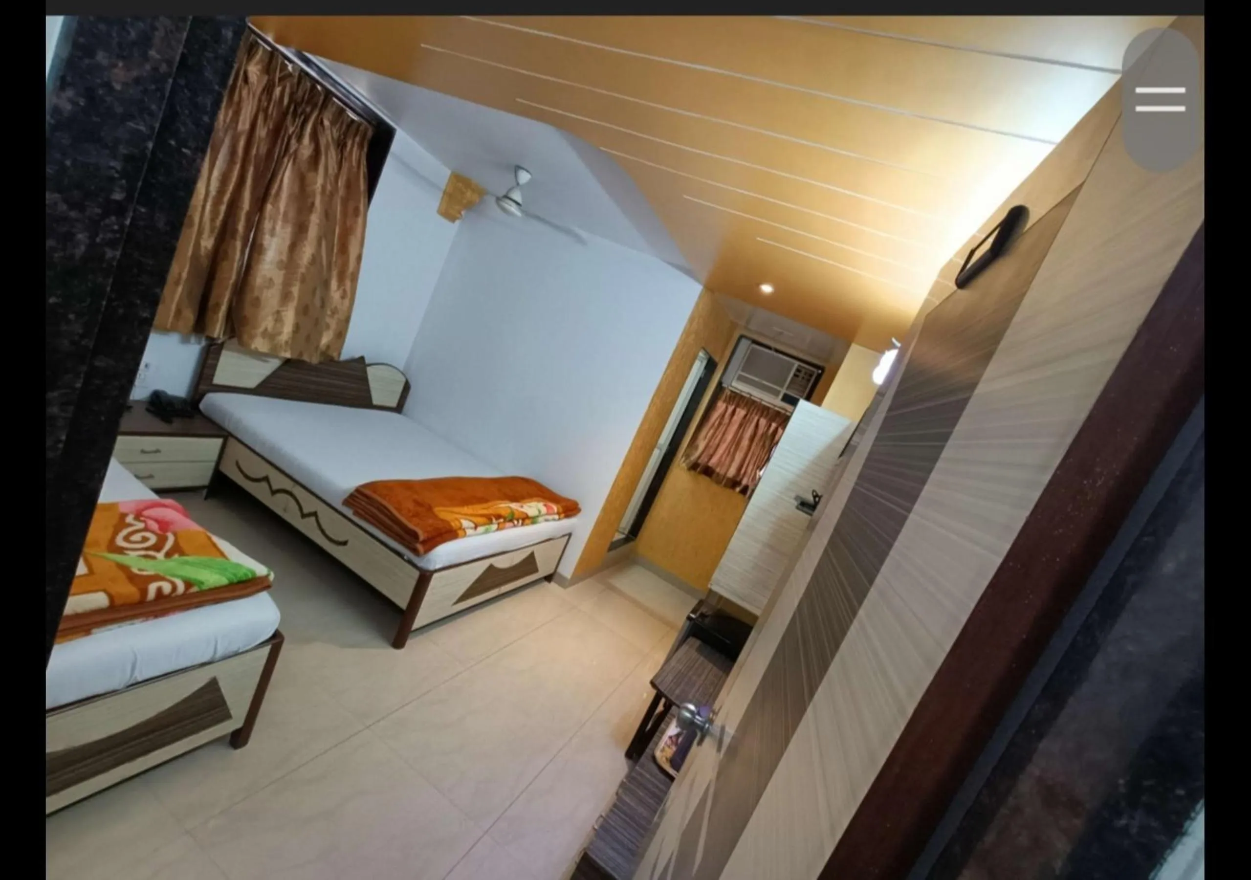 Bed in Hotel Broadway Colaba