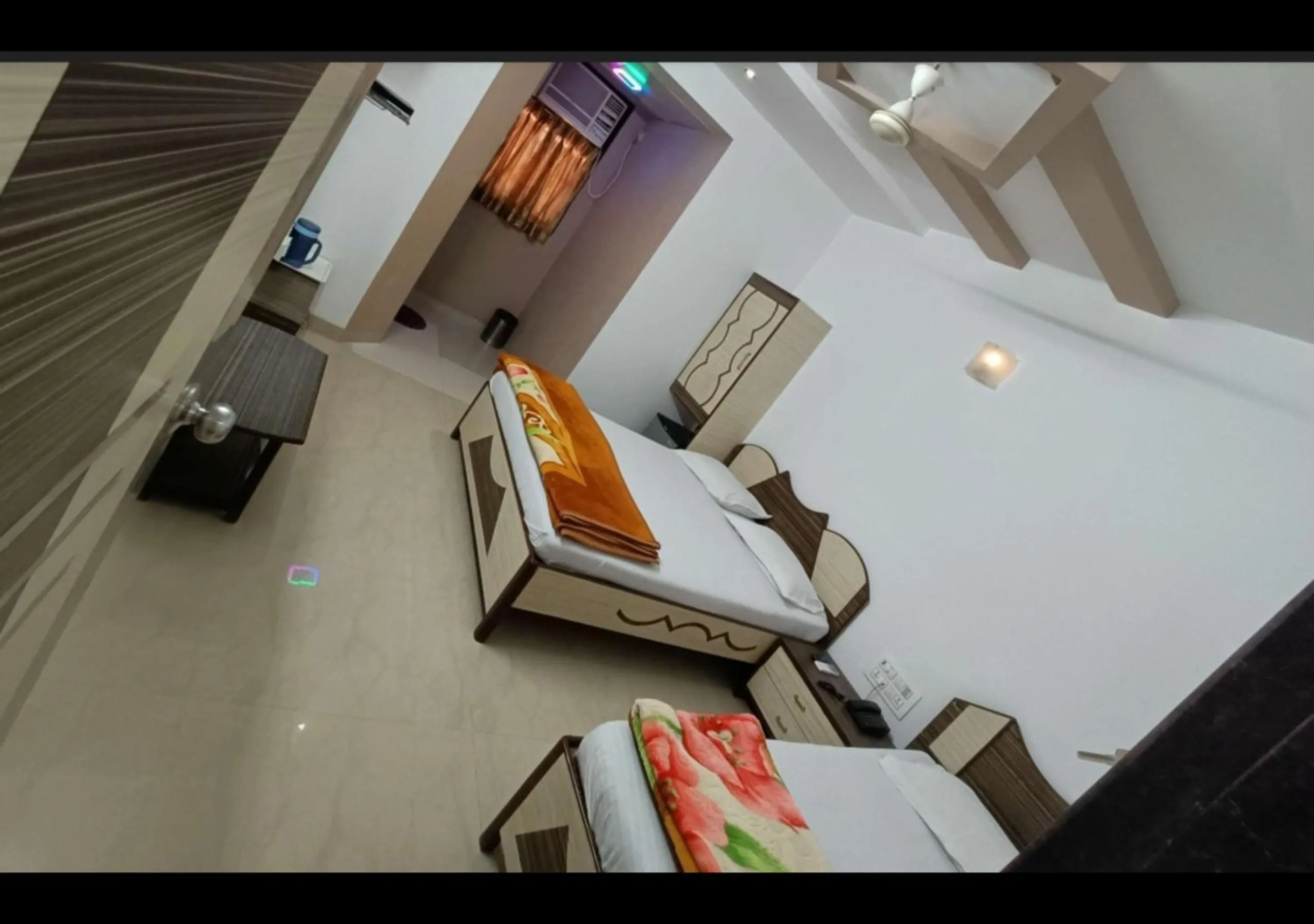 Bed in Hotel Broadway Colaba