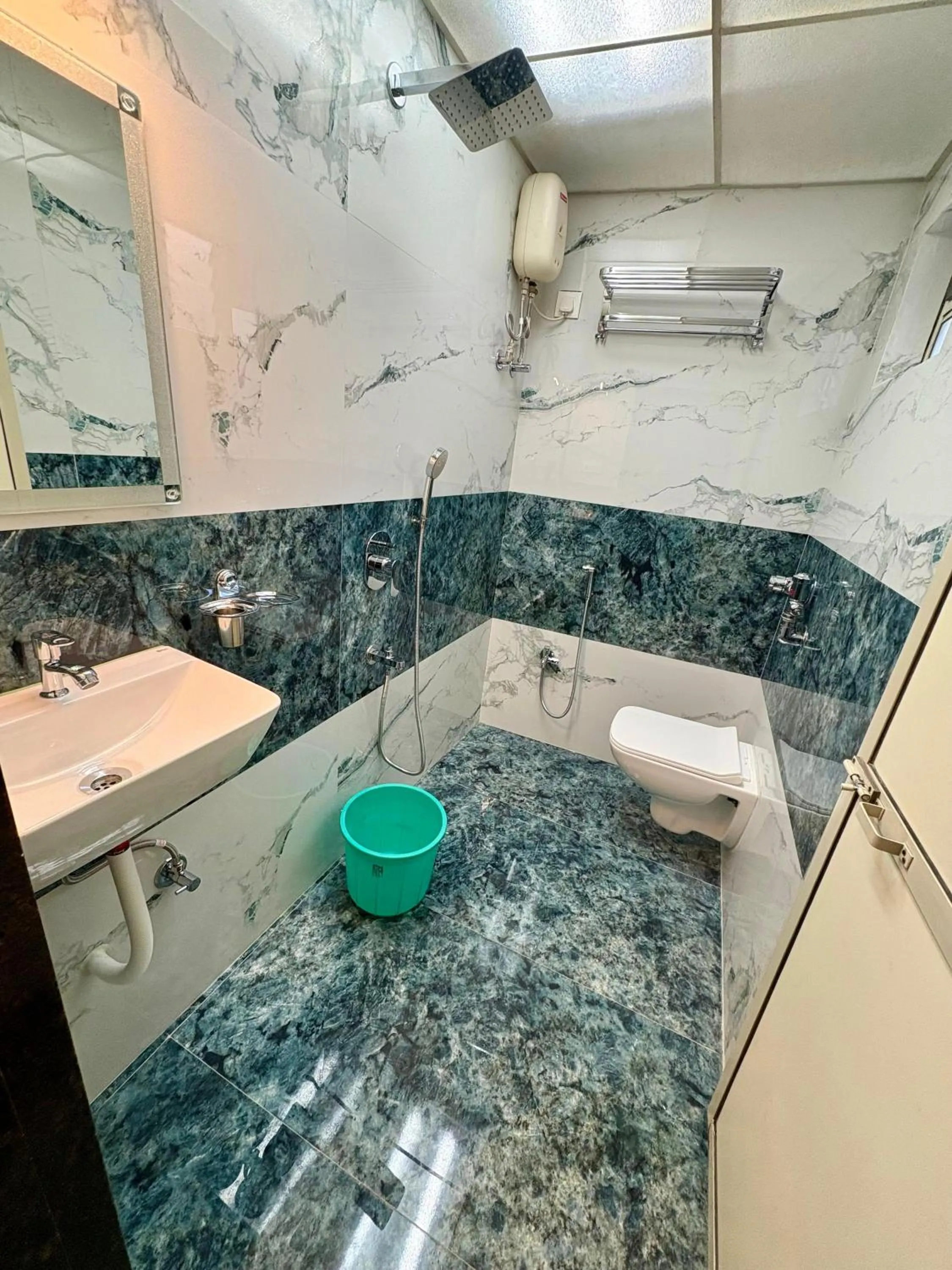 Beach in Hotel Broadway Colaba