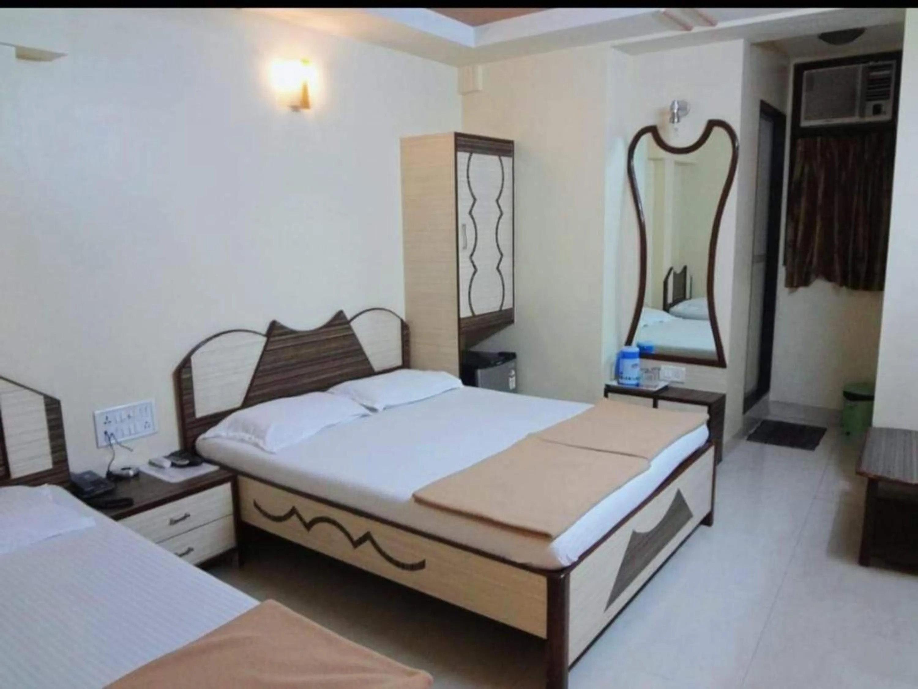 Bed in Hotel Broadway Colaba