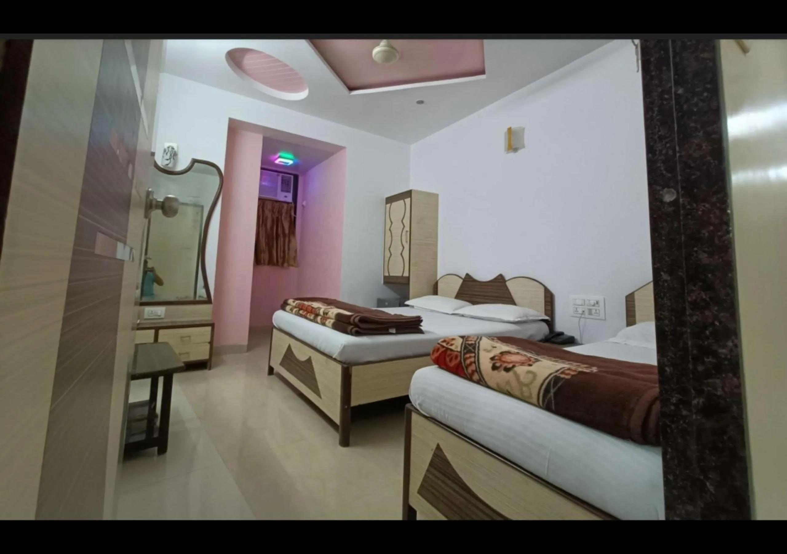 Bed in Hotel Broadway Colaba