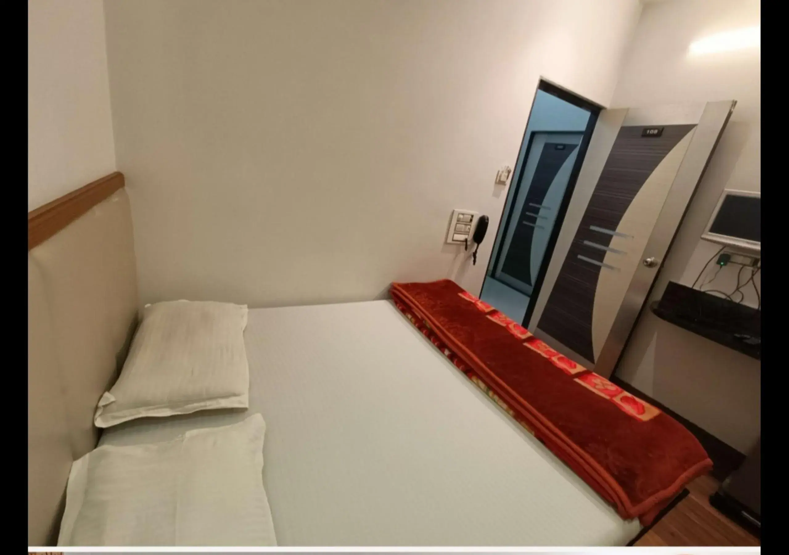 Standard Double or Twin Room in Hotel Broadway Colaba Standard Double or Twin Room in Hotel Broadway Colaba