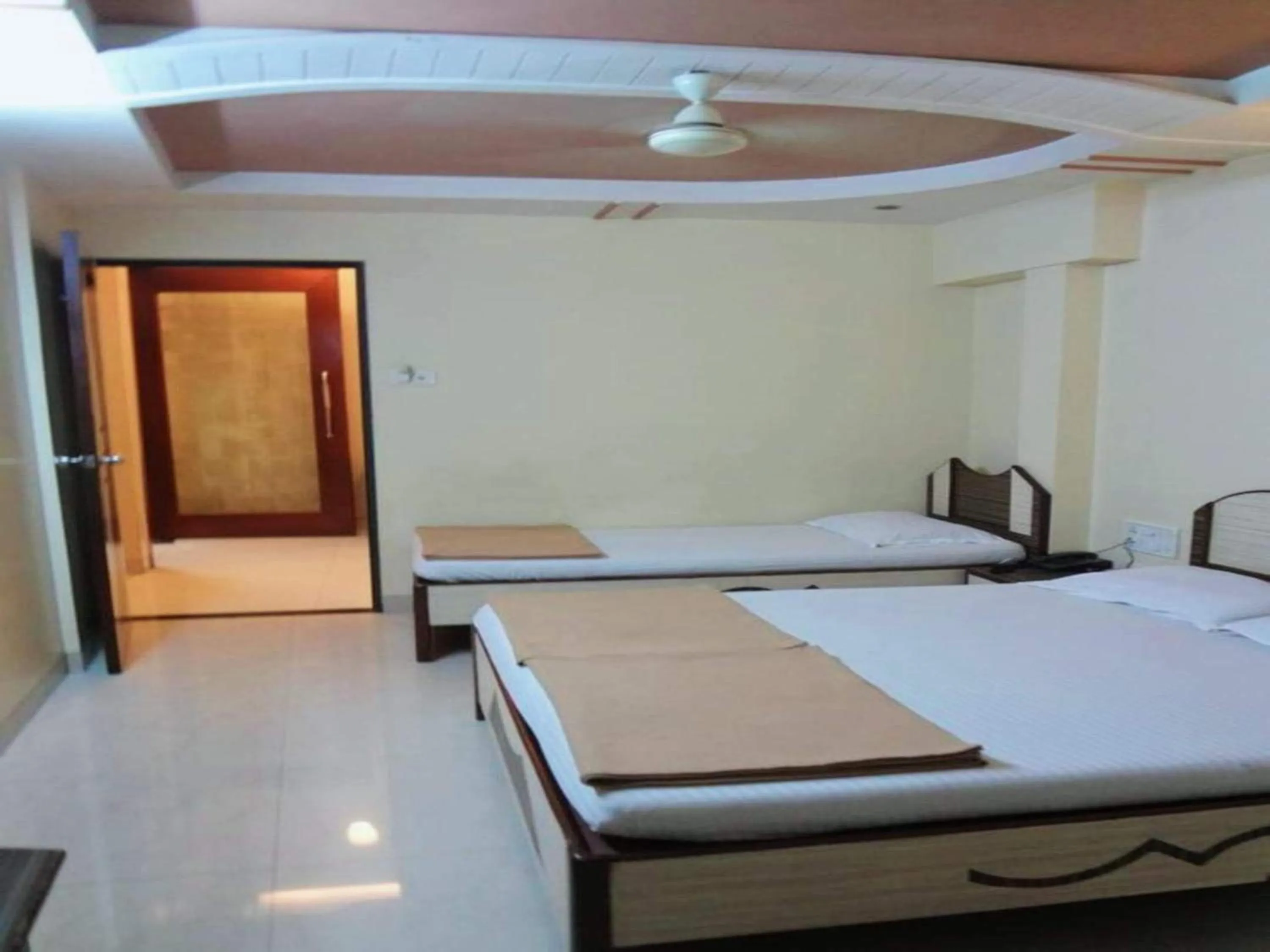 Bed in Hotel Broadway Colaba