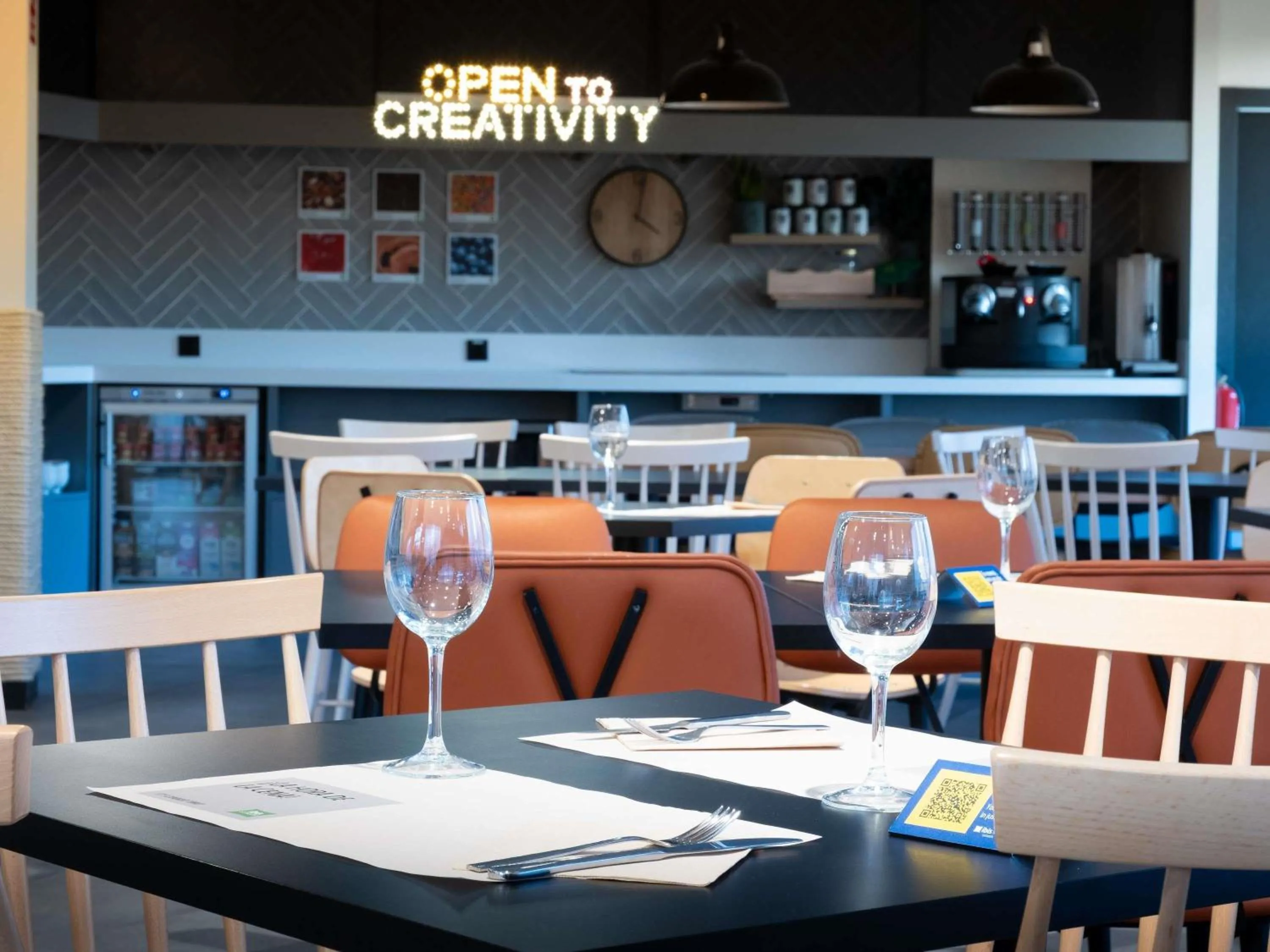Restaurant/places to eat in ibis Styles Santander