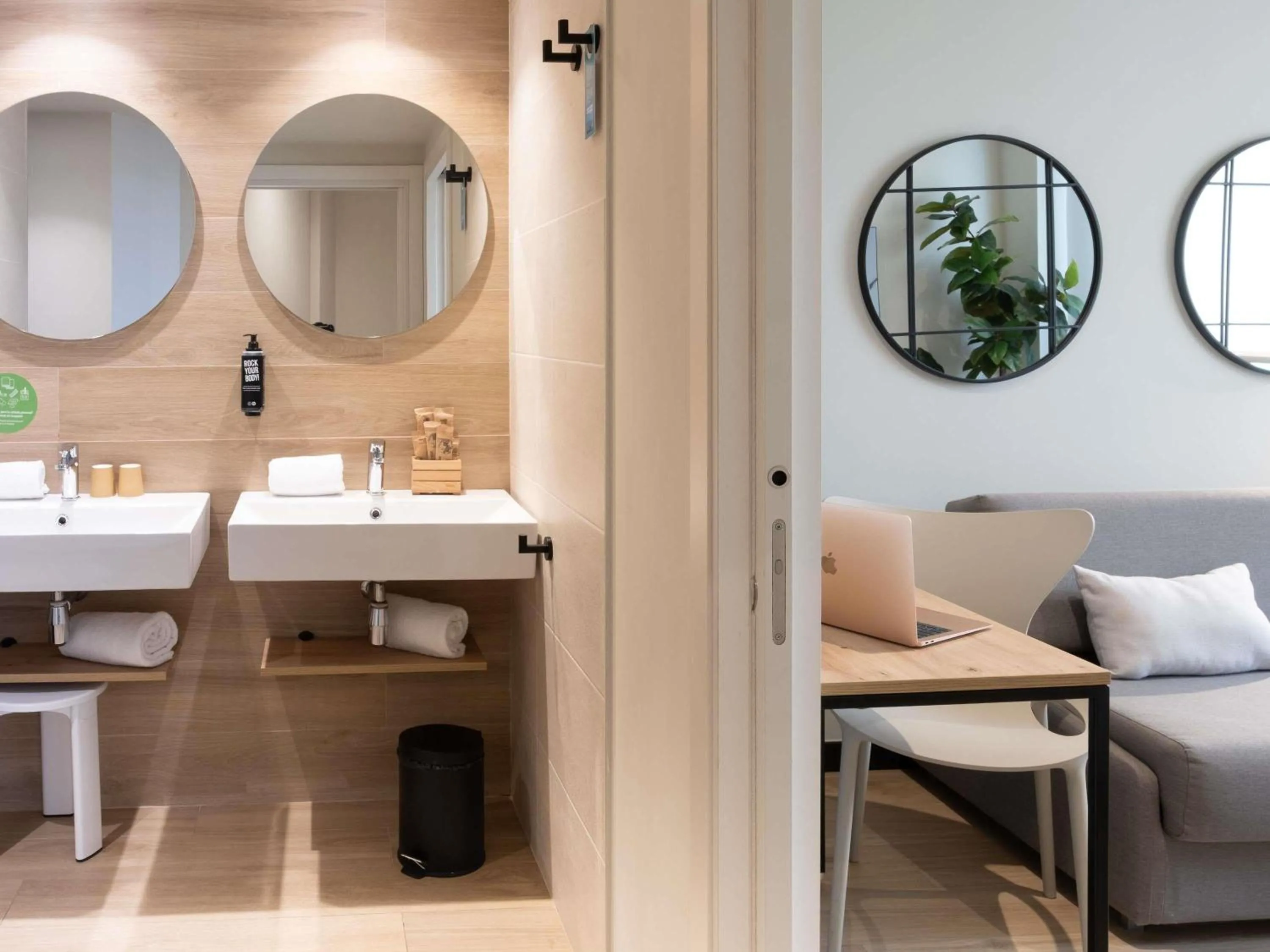 Bedroom in ibis Styles Santander
