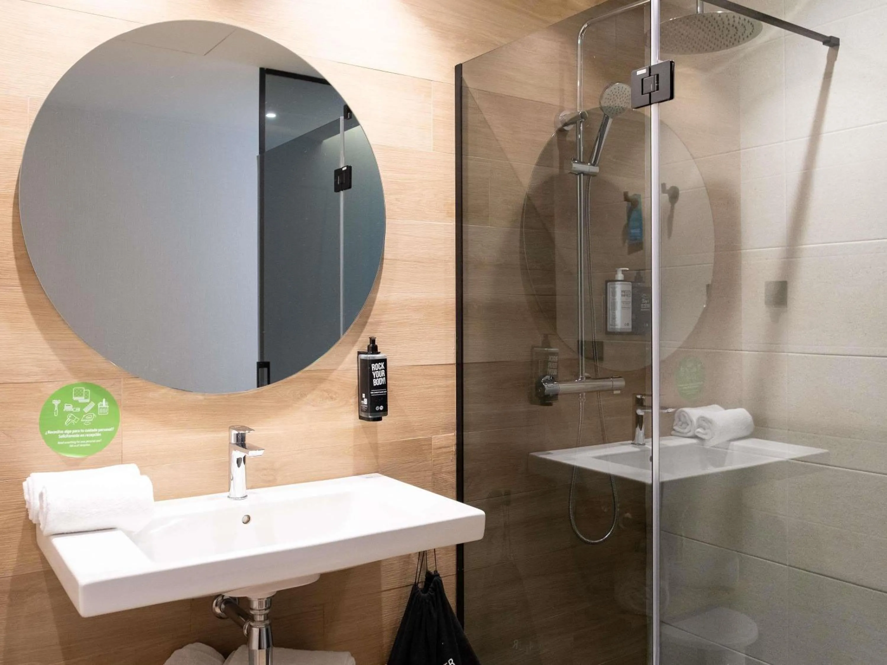 Bedroom in ibis Styles Santander