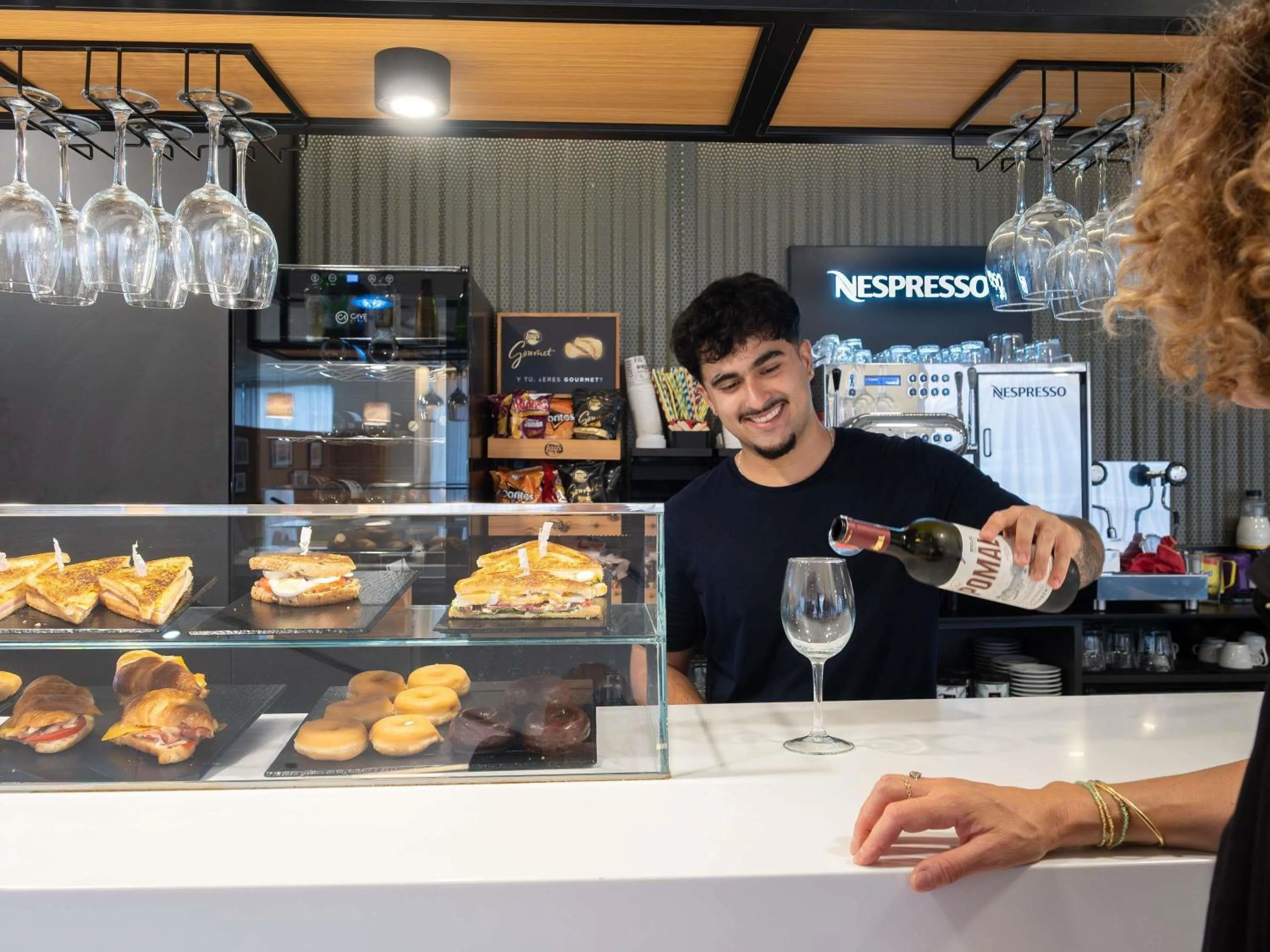 Lounge or bar in ibis Styles Santander