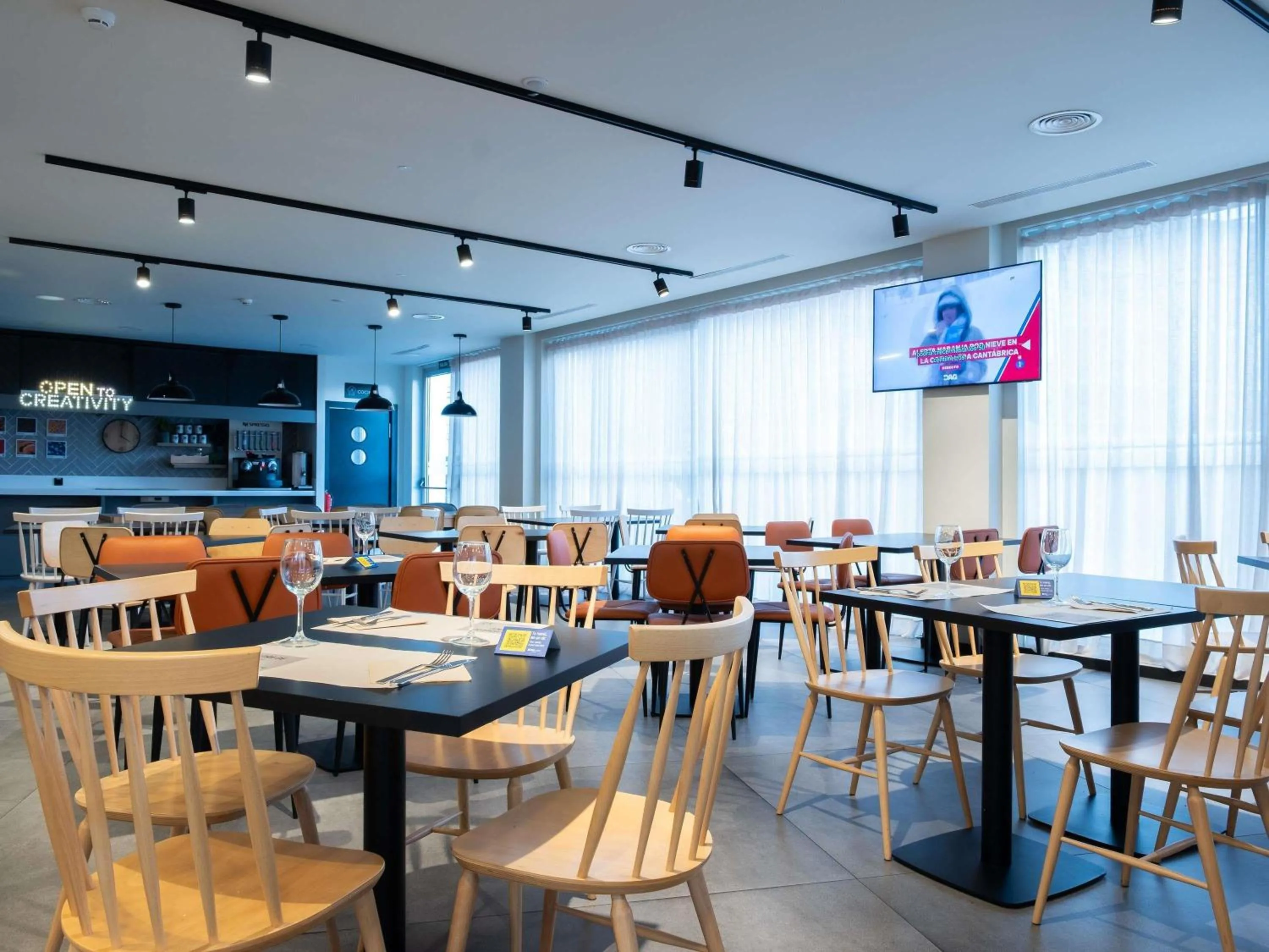 Restaurant/places to eat in ibis Styles Santander