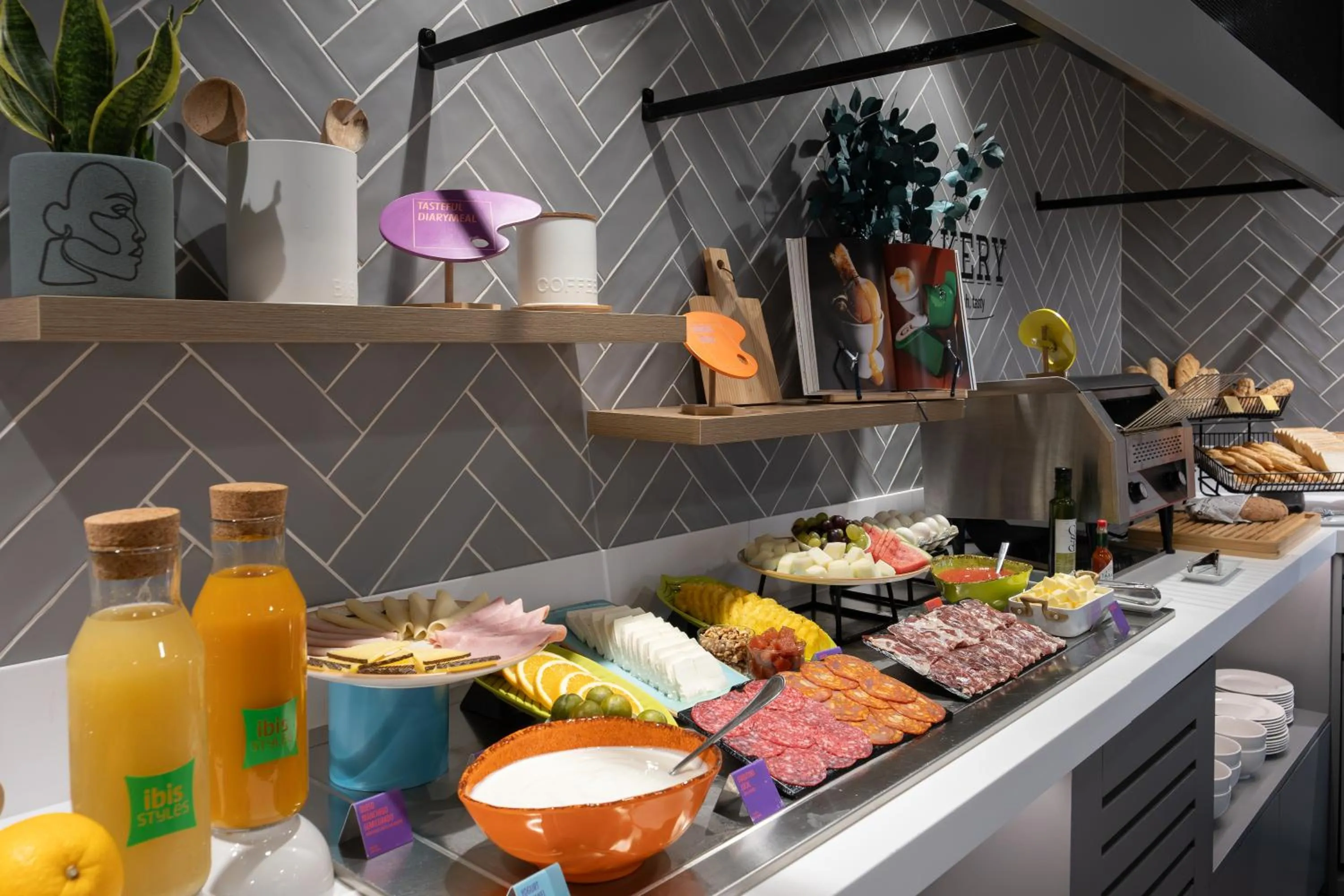 Breakfast in ibis Styles Santander