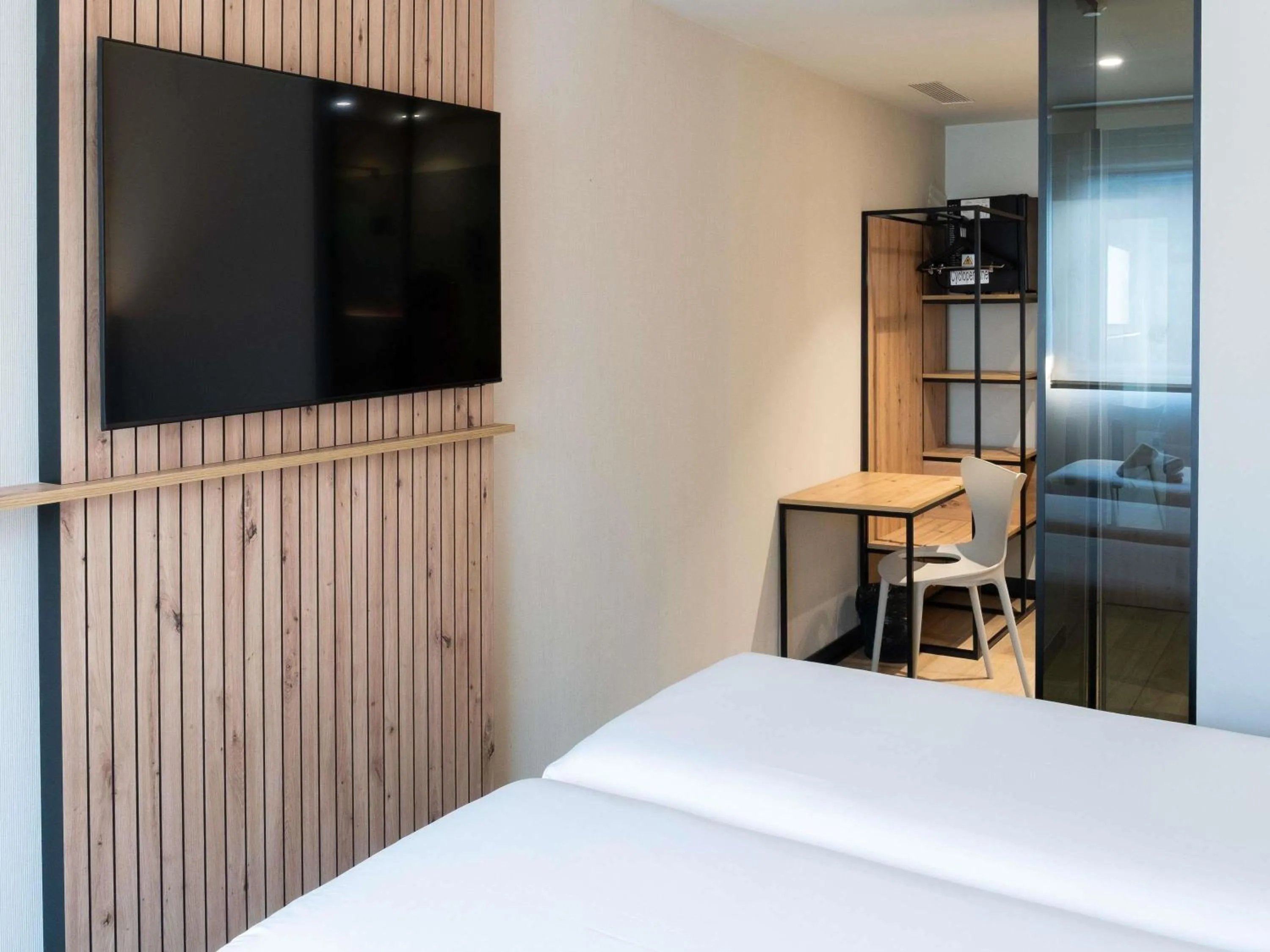 Bedroom, Bed in ibis Styles Santander