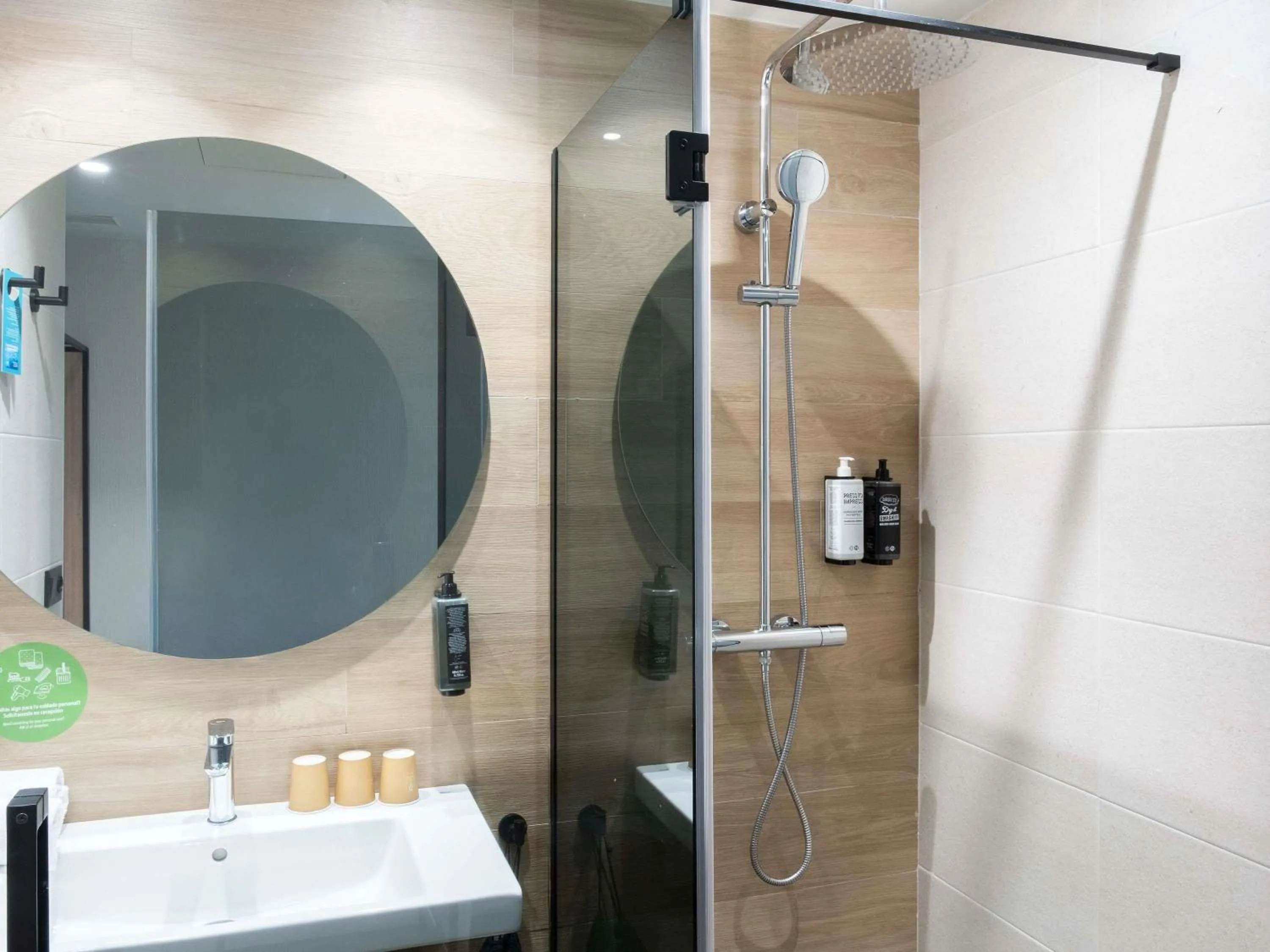 Bedroom in ibis Styles Santander
