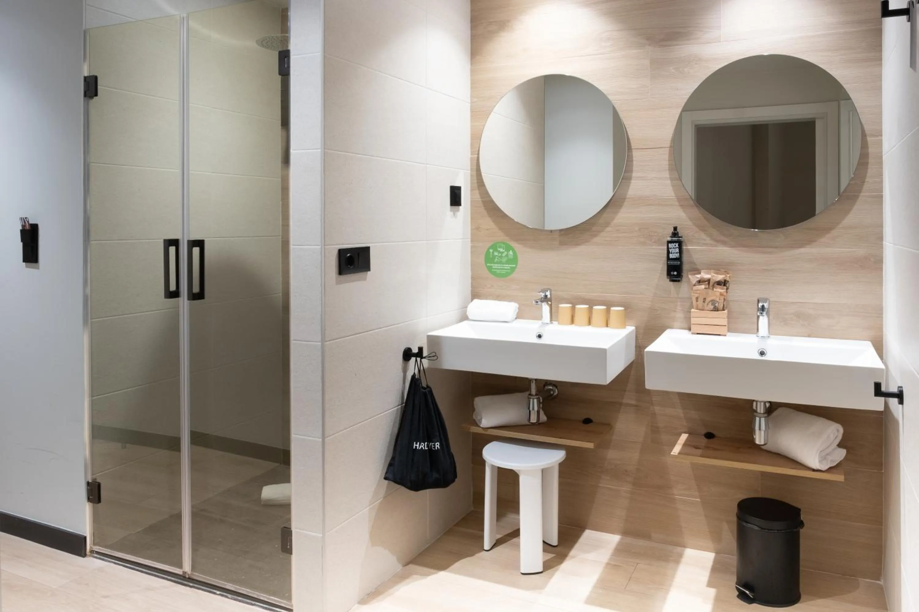 Bathroom in ibis Styles Santander
