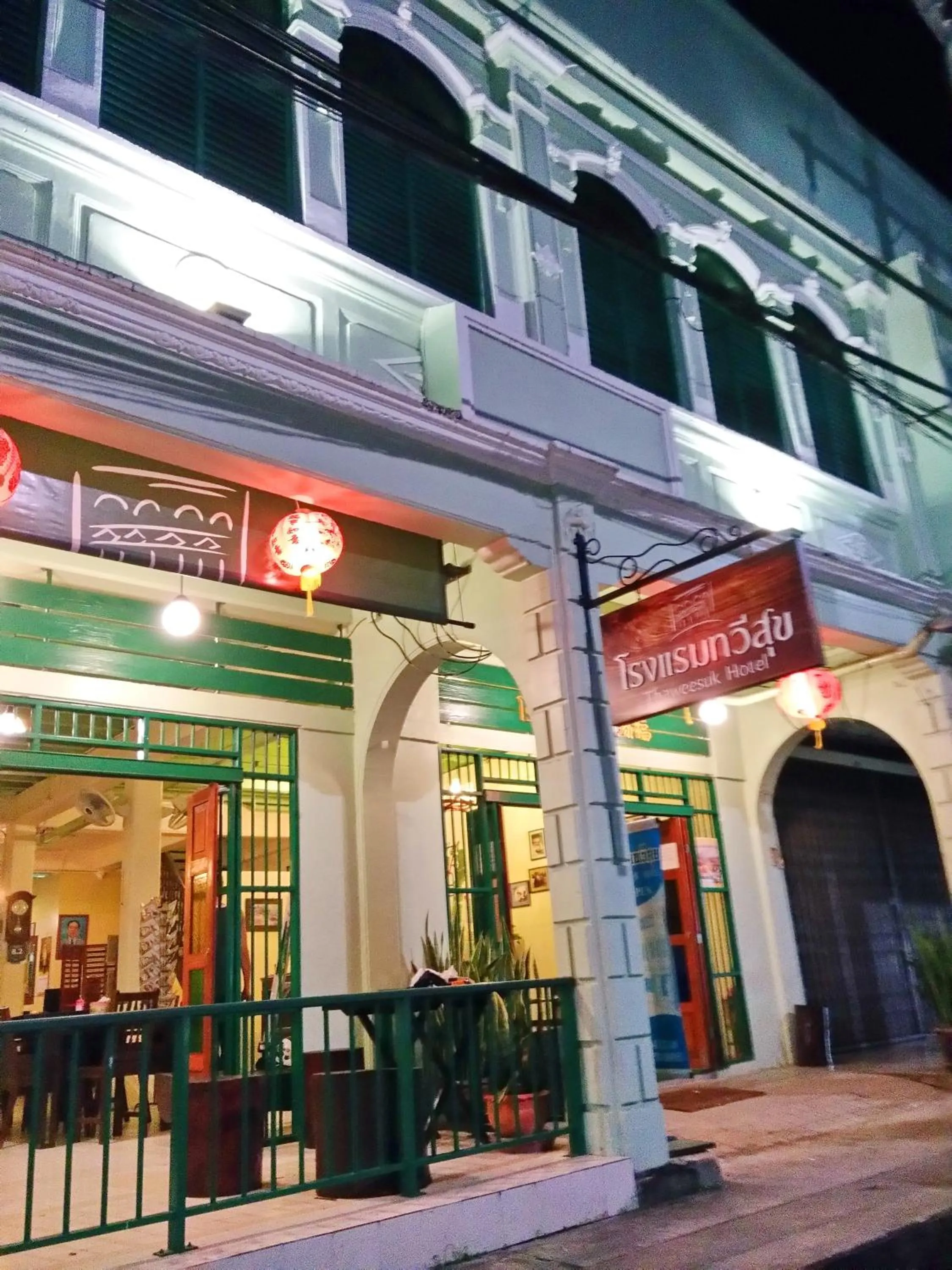 Staff in Thaweesuk Heritage Homestay