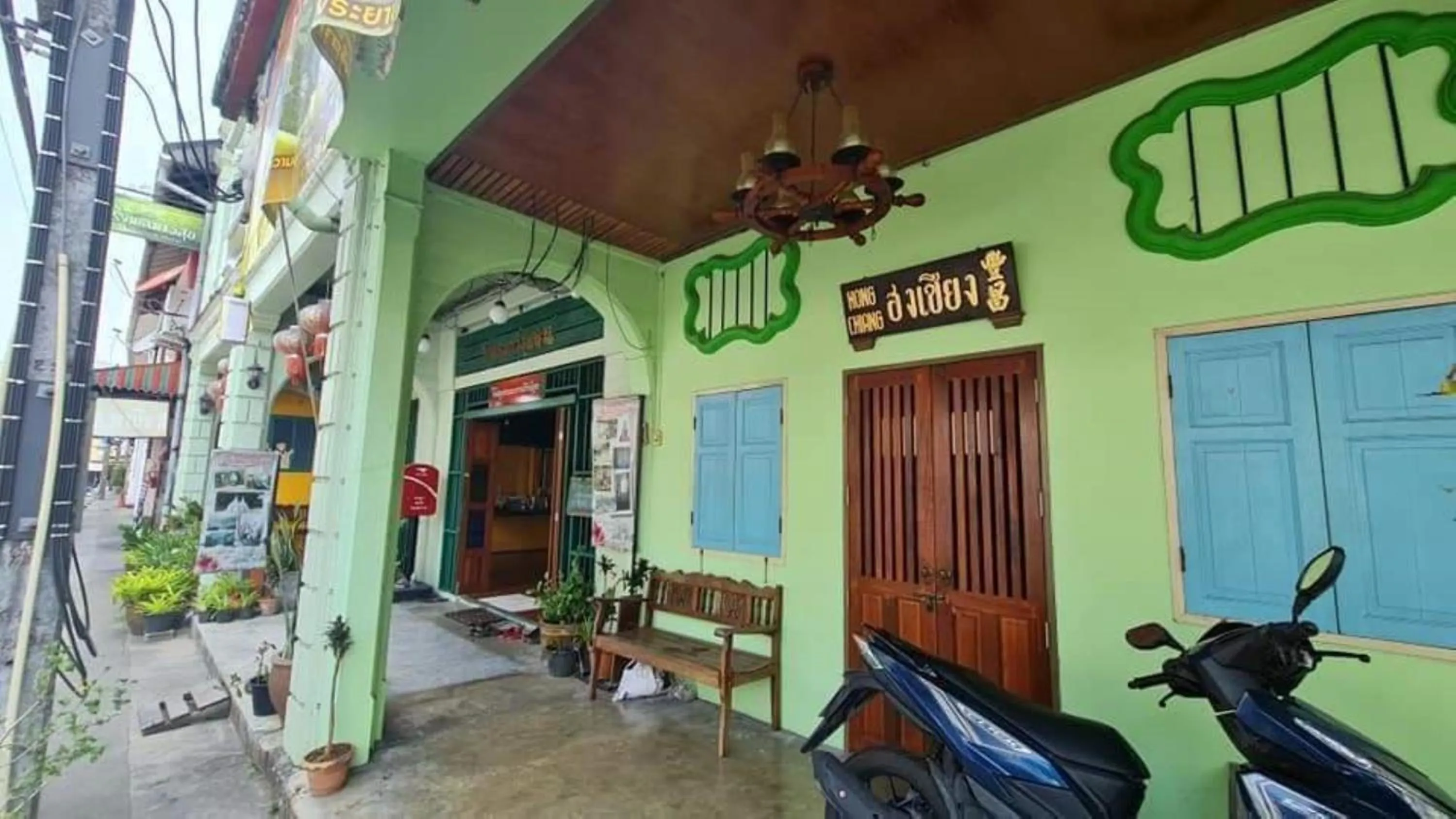 Property building in Thaweesuk Heritage Homestay