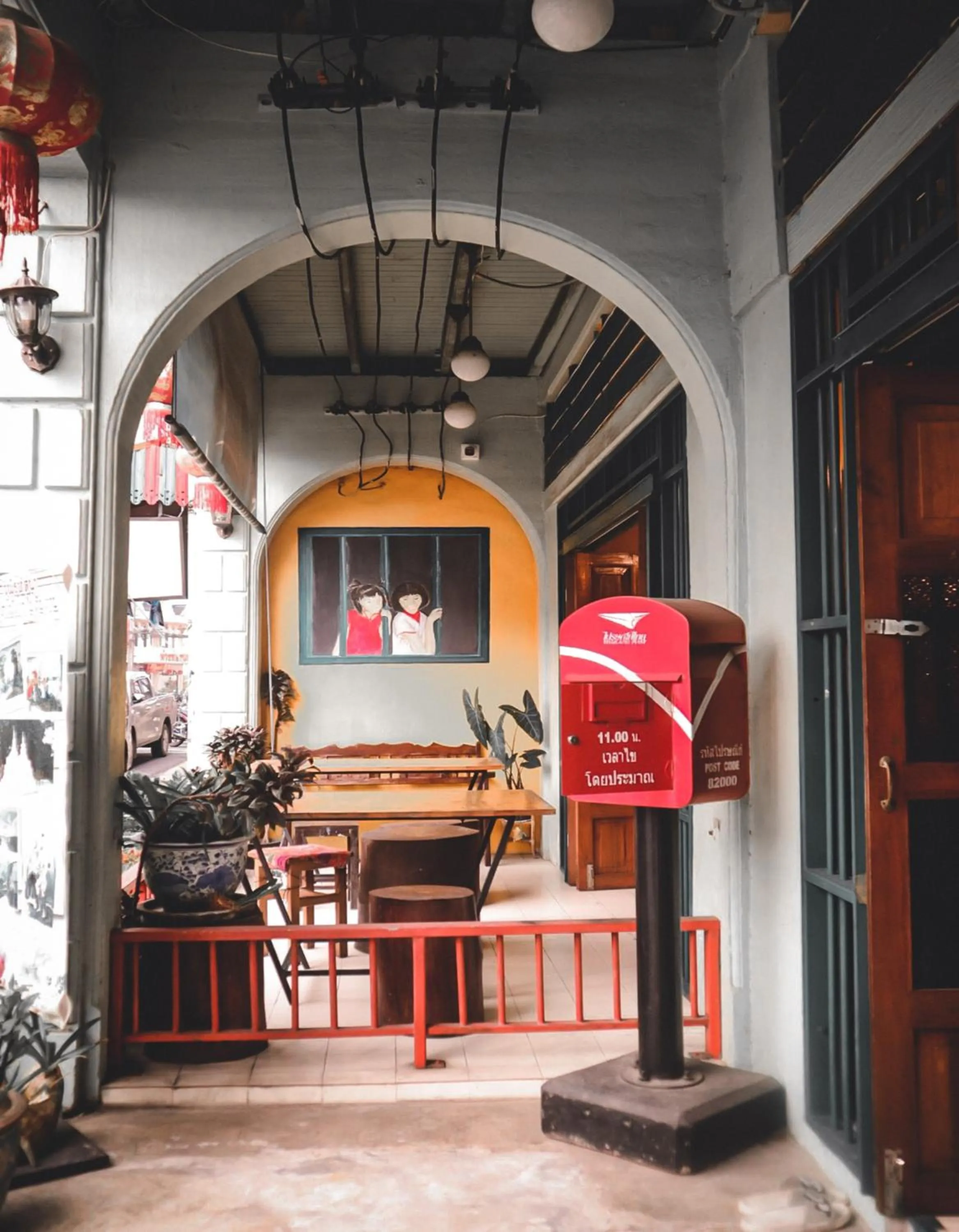 Facade/entrance in Thaweesuk Heritage Homestay