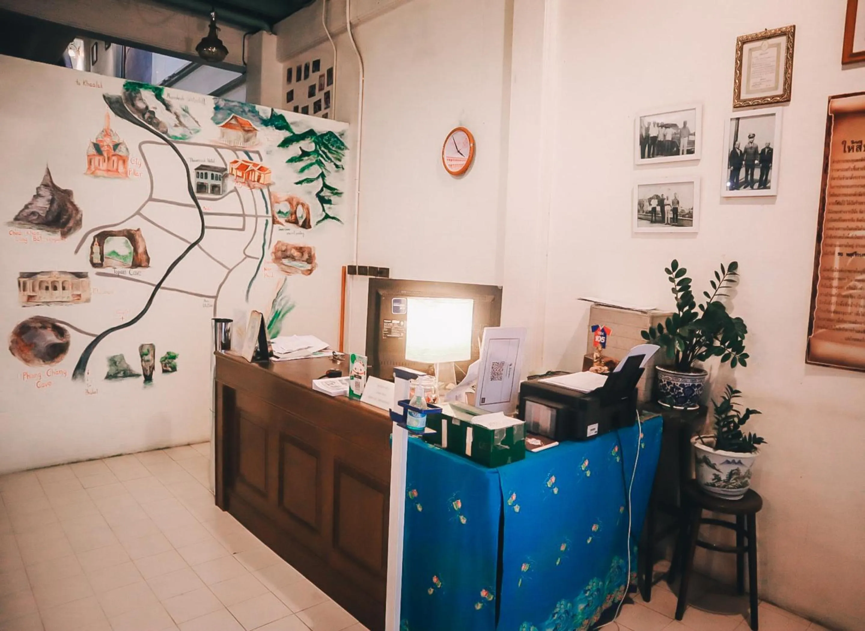 Lobby or reception in Thaweesuk Heritage Homestay