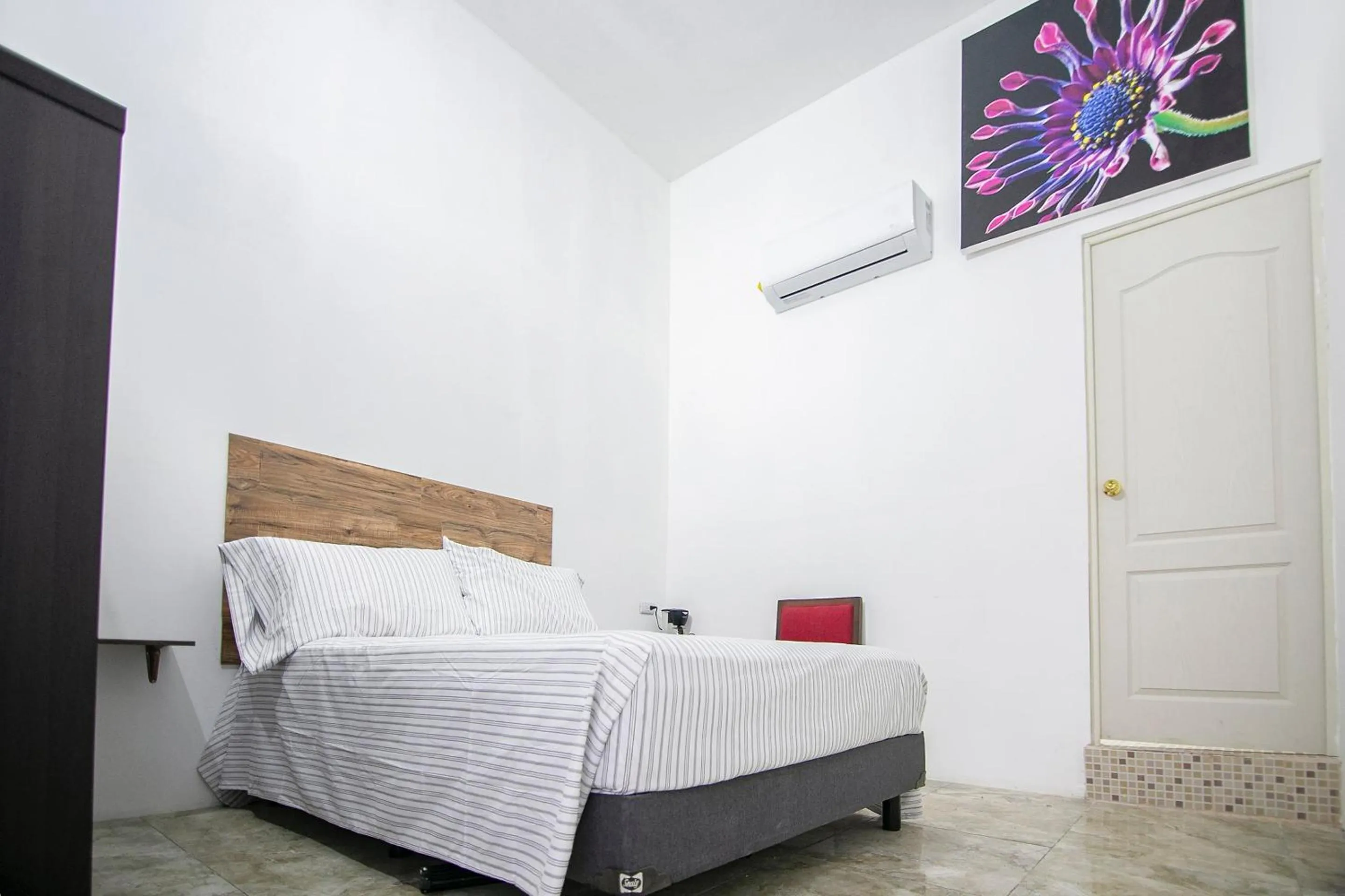 Bedroom, Bed in OYO Hotel Plaza Las Torres, Cabo San Lucas