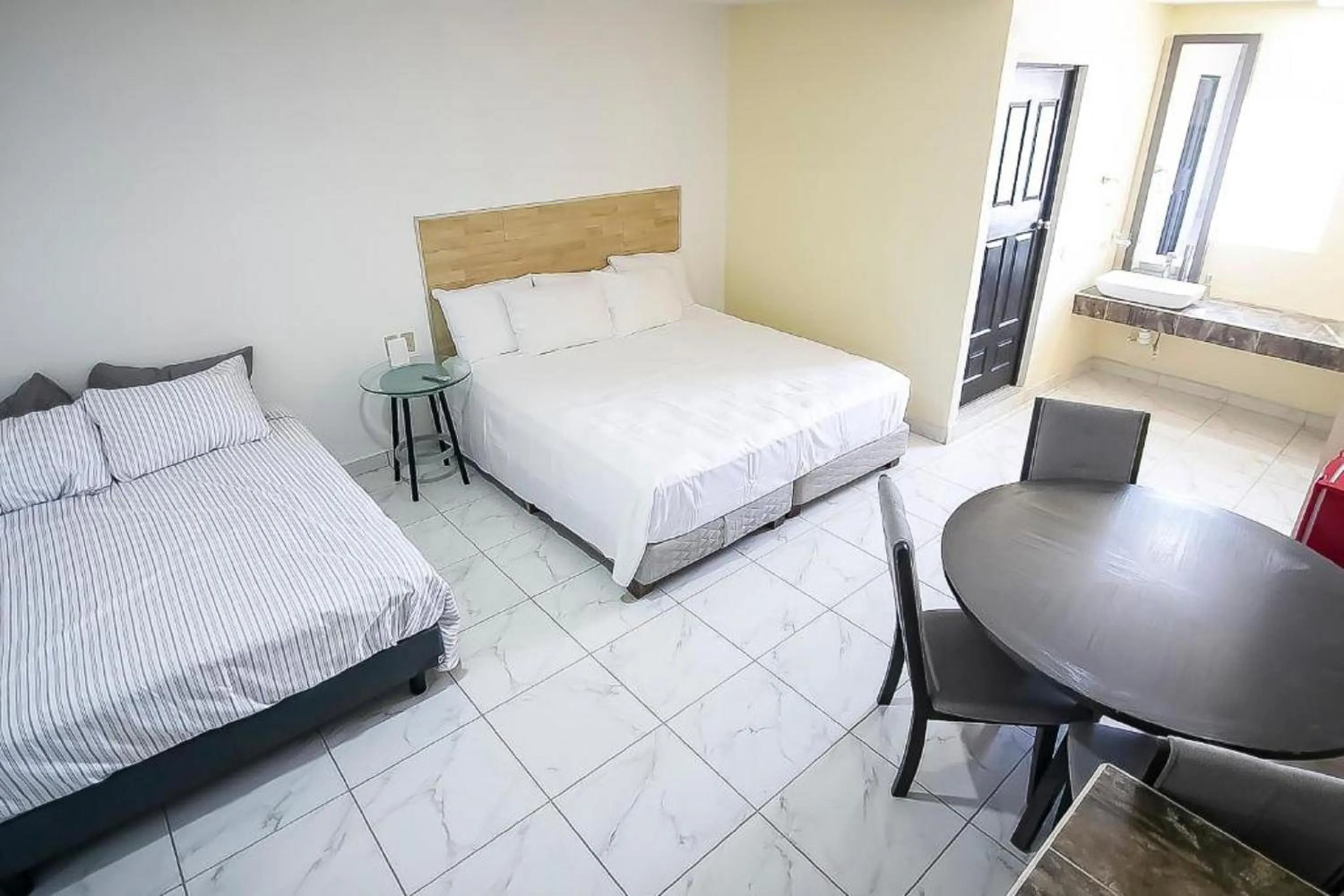 Bedroom, Bed in OYO Hotel Plaza Las Torres, Cabo San Lucas