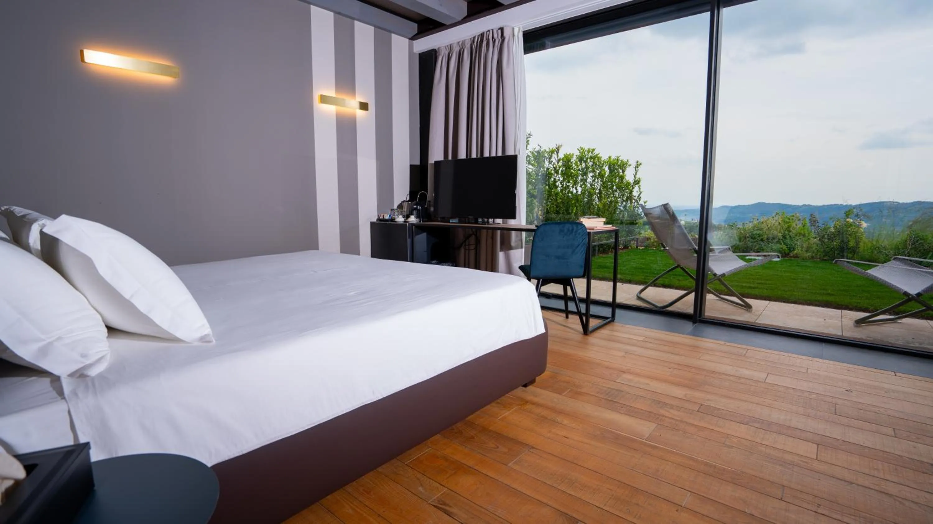 Natural landscape, Bed in Villa Balis Crema Verona Hills