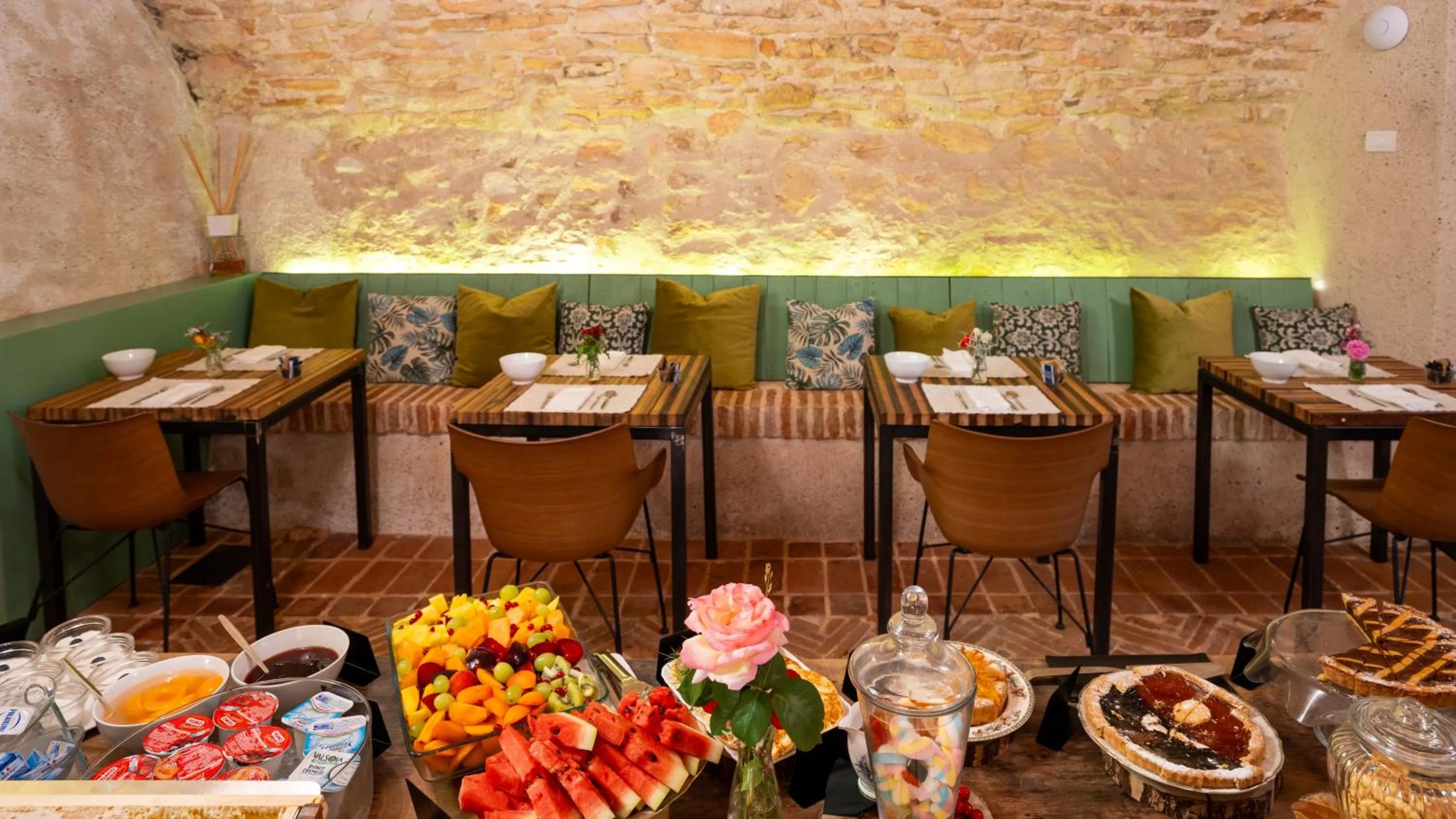 Restaurant/places to eat in Villa Balis Crema Verona Hills