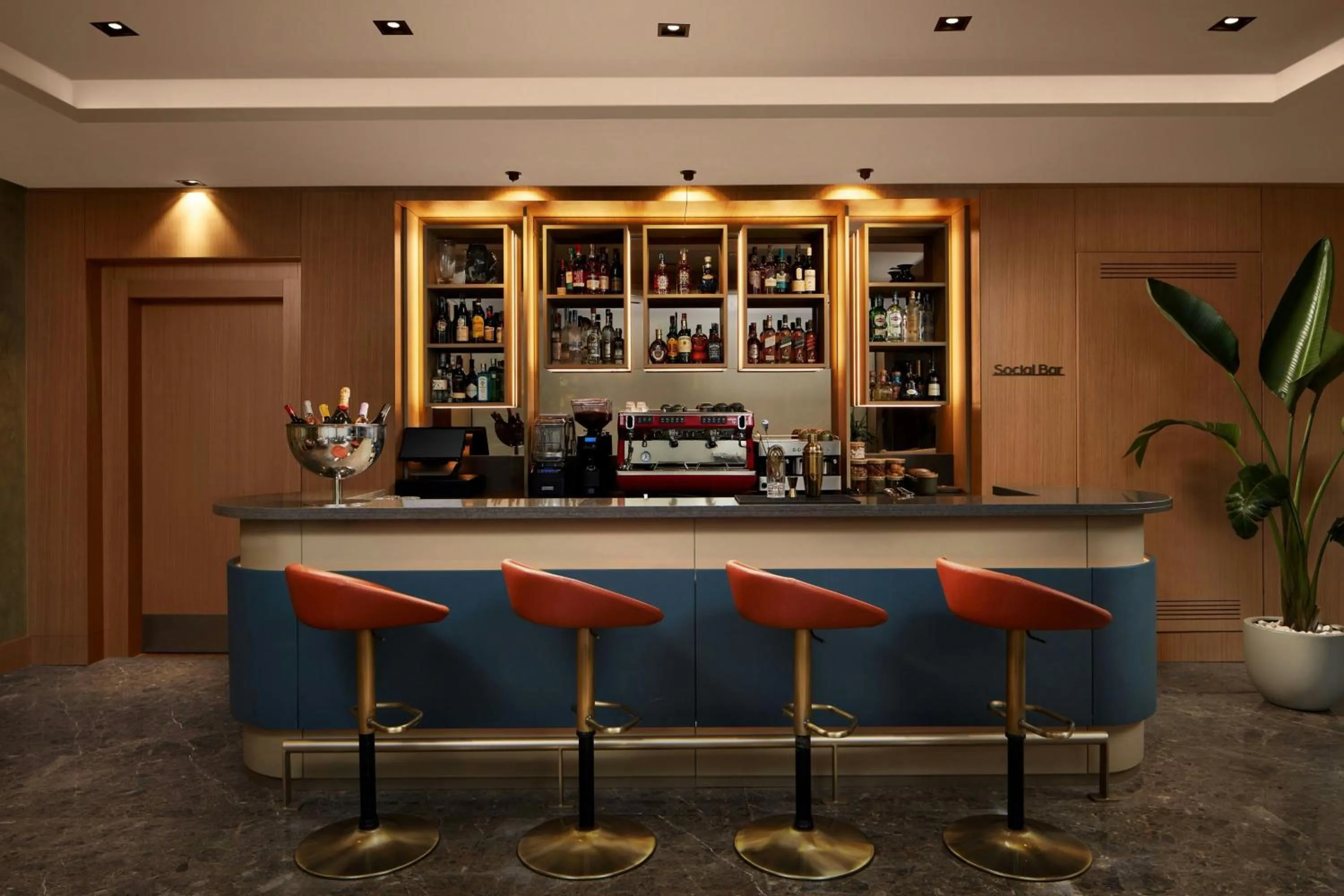 Lounge or bar in Lokalist, Istanbul, a Tribute Portfolio Hotel