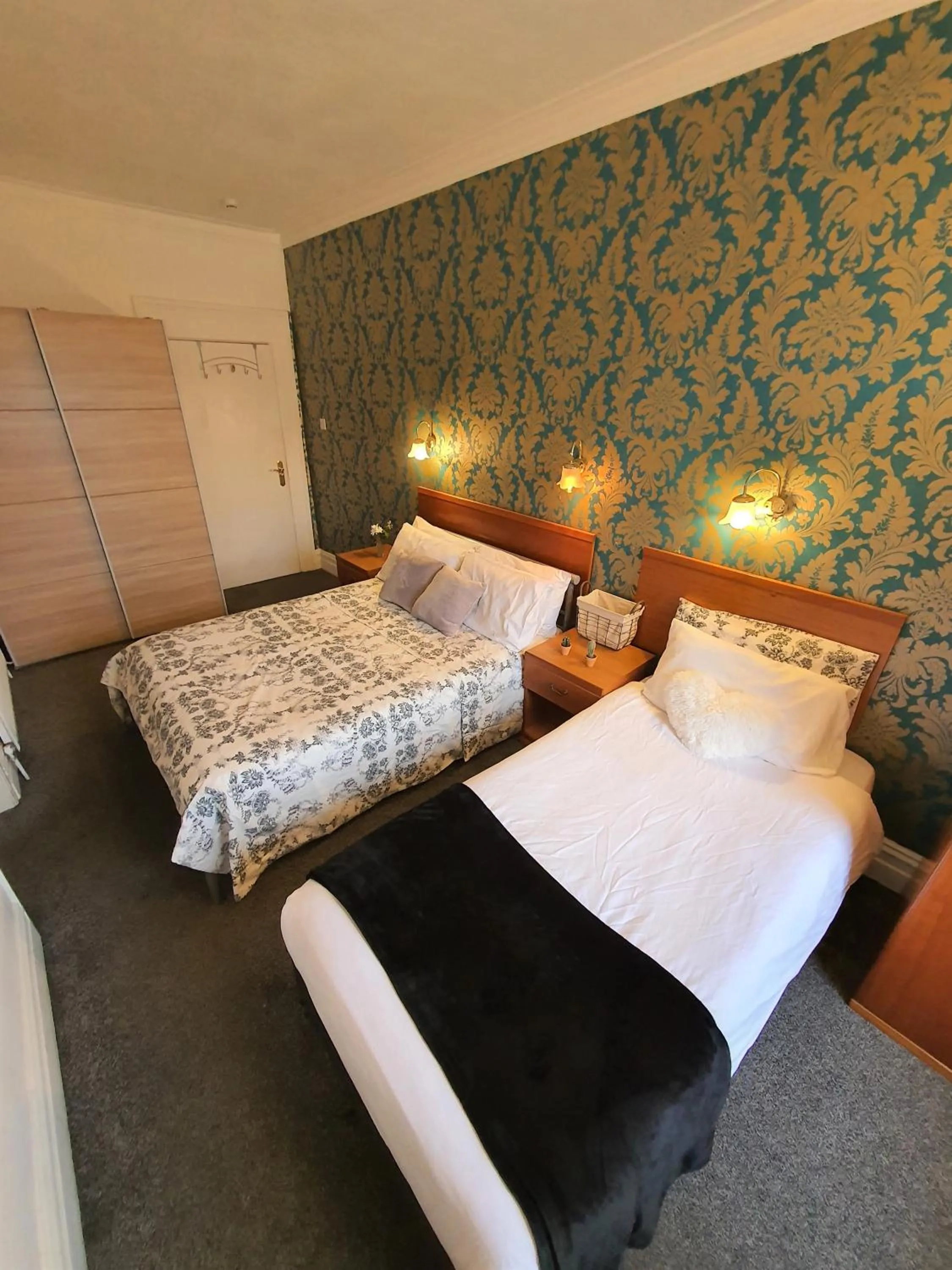 Bed in Bourne Hall Hotel