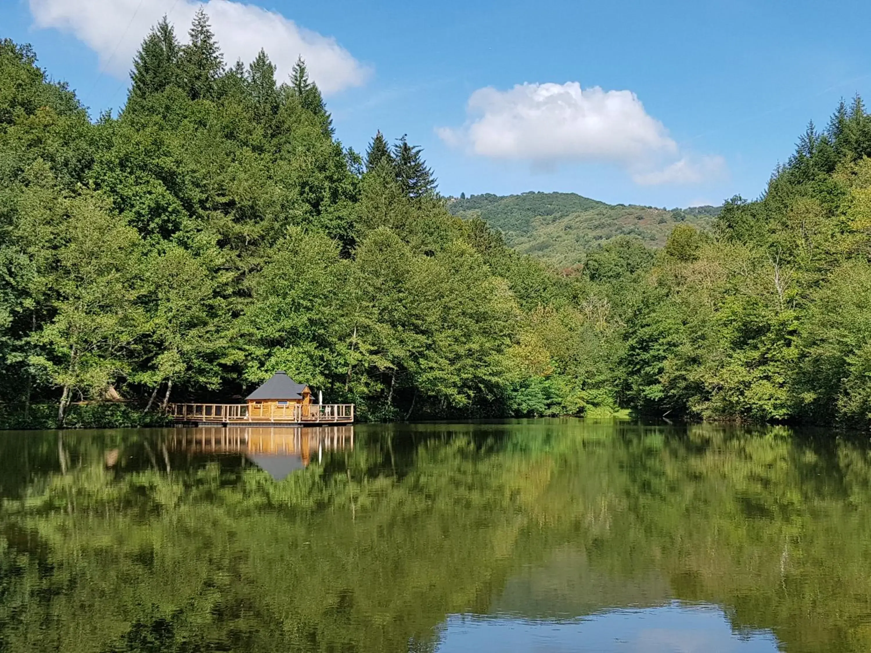 Double Room with Lake View in Ma cabane en Aveyron Double Room with Lake View in Ma cabane en Aveyron