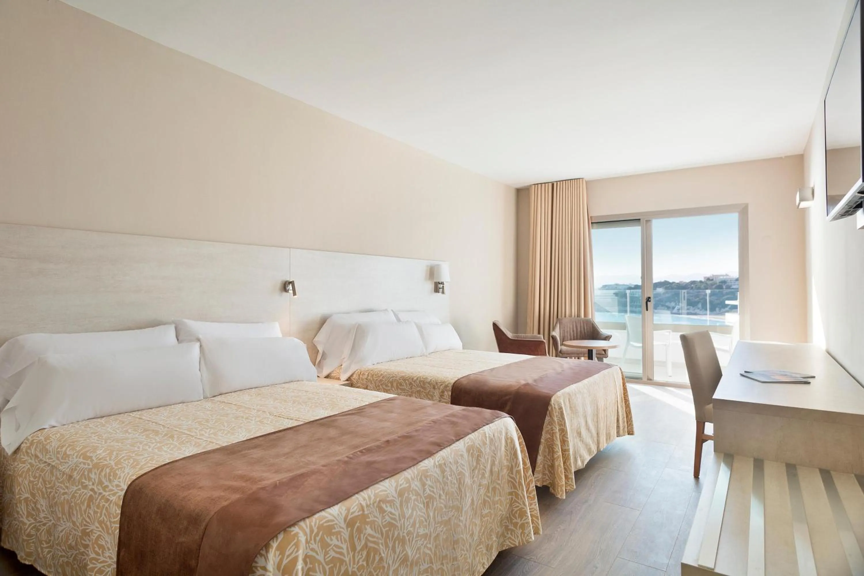 Photo of the whole room, Bed in Hotel Best Punta Dorada