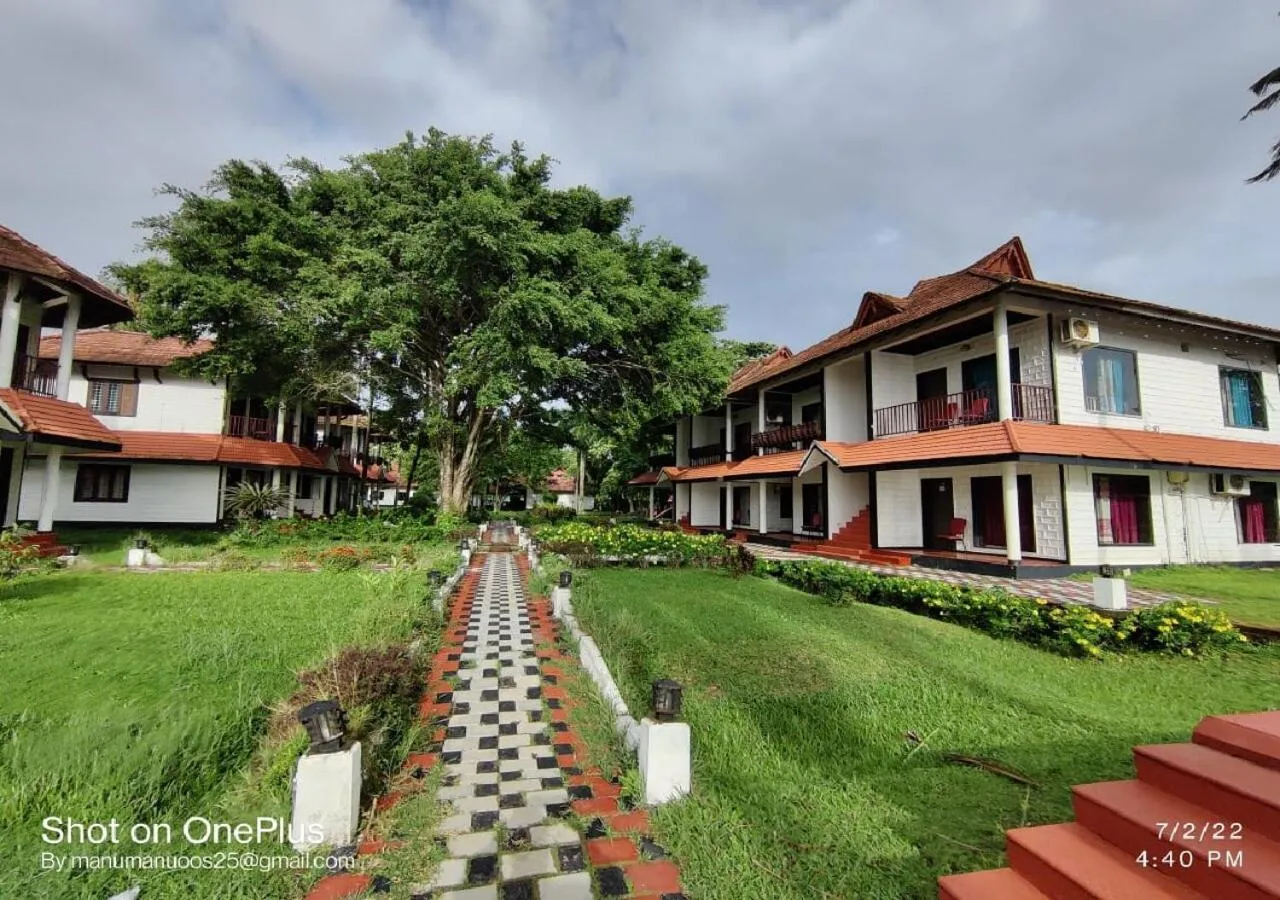 Property building in Doves Goldfieldd Lake Resort