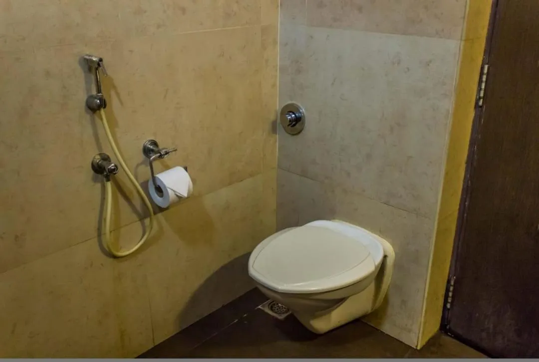 Toilet in Doves Goldfieldd Lake Resort