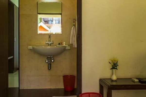 Toilet in Doves Goldfieldd Lake Resort