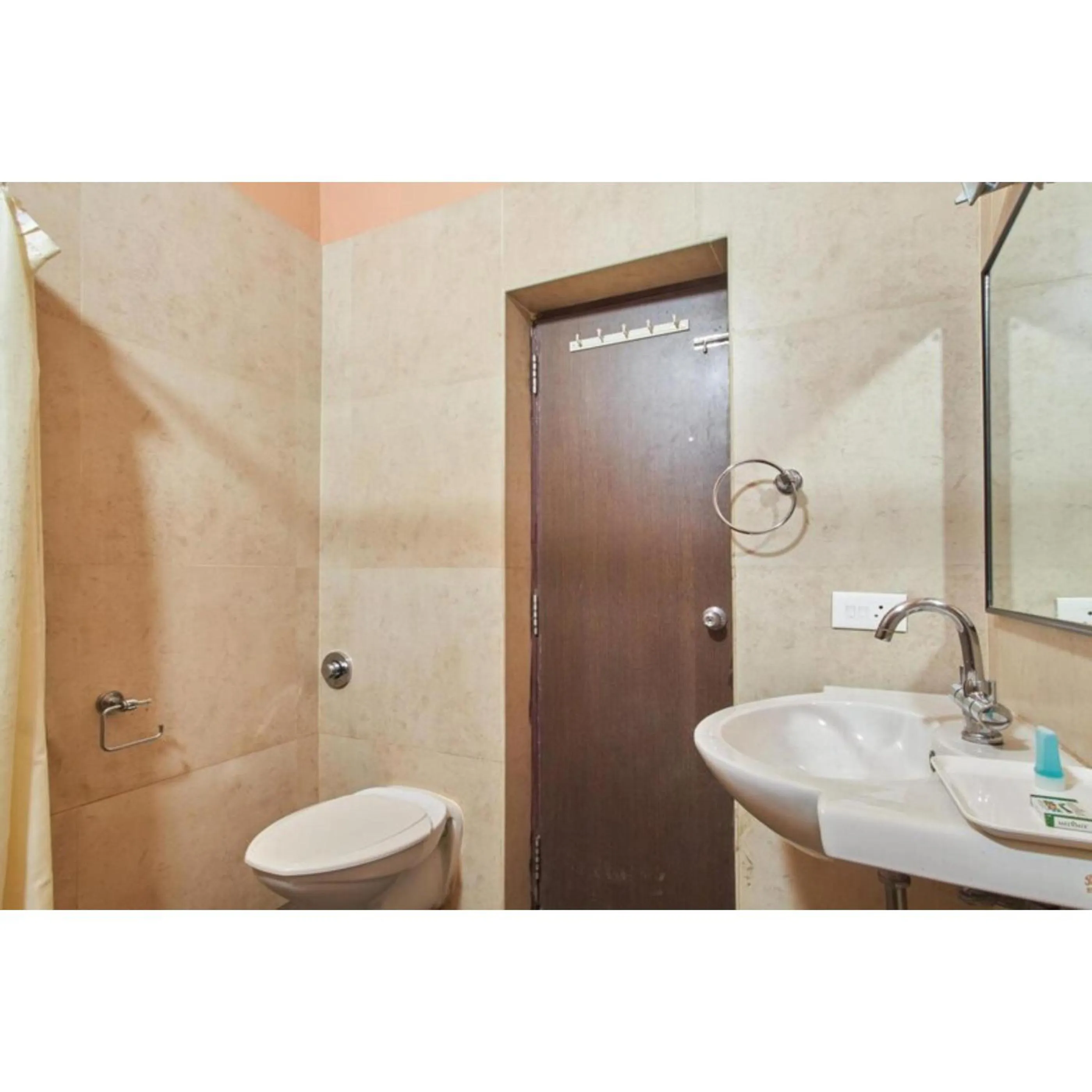 Toilet in Doves Goldfieldd Lake Resort