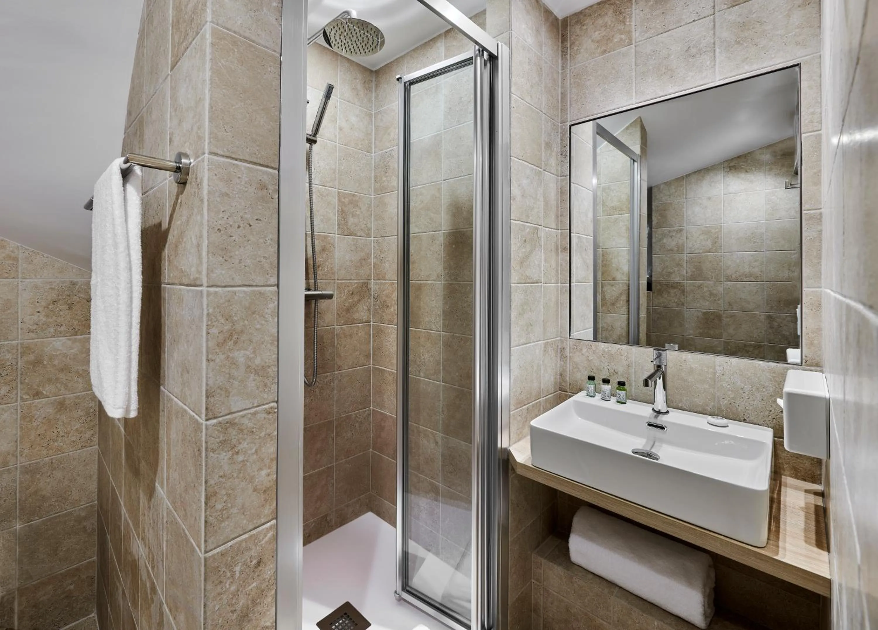 Bathroom in Hotel Le Suquet Cannes